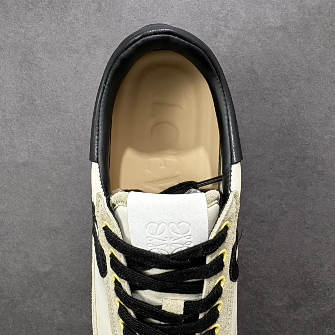 图片[7]-【公司级】罗意威Loewe Ballet Runner 25ss 春季新款爆款芭蕾舞鞋 2.0系列 阿甘复古风德训薄底百搭休闲运动鞋 外贸出口订单广东原厂 作为Loewe的标志性设计超柔软 轻便且灵活的鞋底新的波浪纹理橡胶外底 延伸至鞋头升级的柔软皮革内衬和鞋床 提供最大舒适感后跟有3D注塑橡胶徽标 真皮和皮料混搭彰显复古风格 内增高拼色德训鞋阿甘鞋小白鞋 拼色拼接鞋面非常高级隐藏式小内增高 脚后跟设计新颖柔软舒适 会被评为年度最舒适的暴走鞋如履平地 原版细节鞋面由进口皮牛皮原版布拼接 牛皮垫脚原版定制磨具组合大底原盒包装 内娱明星杨幂等众多同款上脚小红书一系列素材图极具爆款 货号：L815282X39 8094 尺码：35 36 37 38 39 40 41 42 43 44 45-选品中心