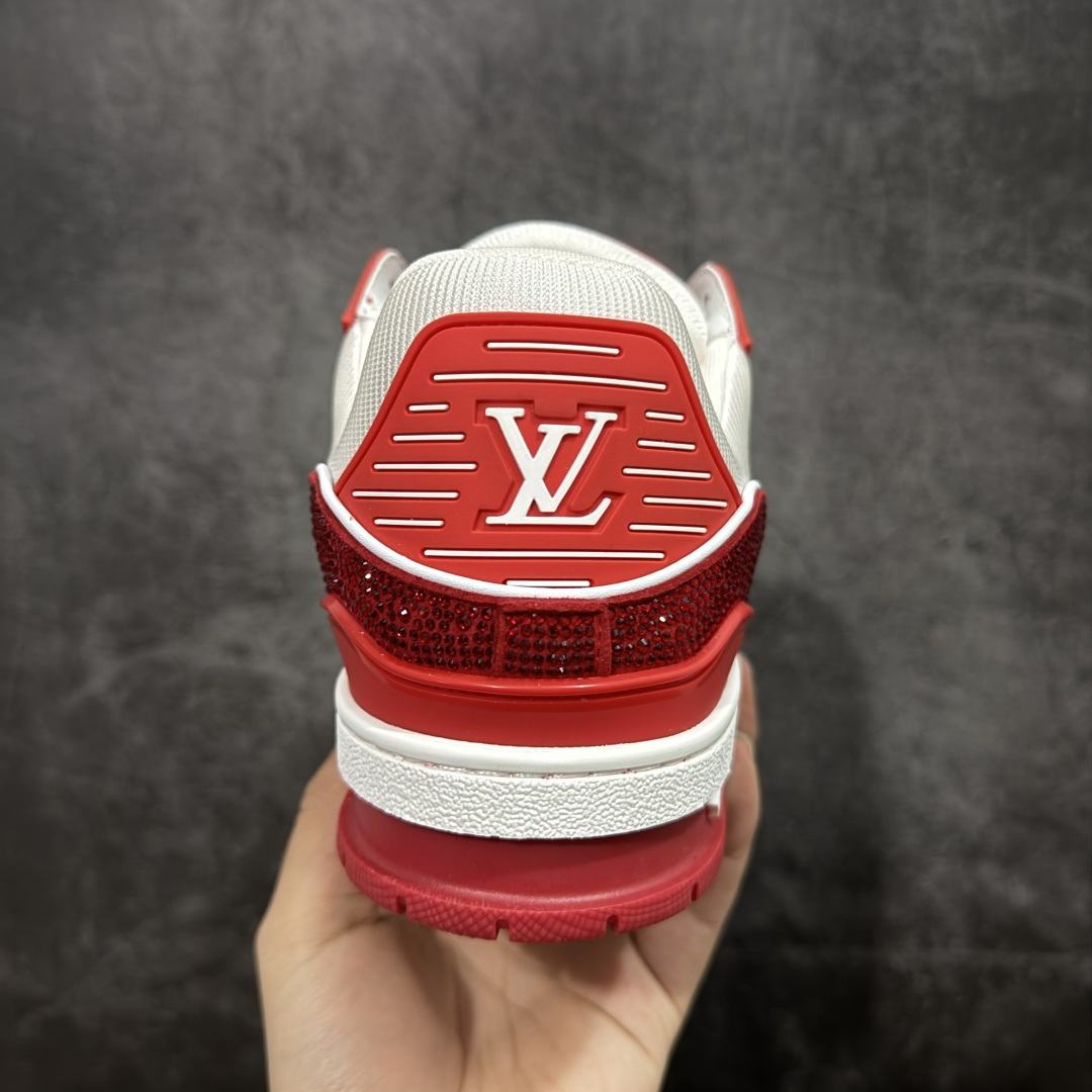 图片[4]-【YS纯原】广东一线大厂 LOUIS VUITTON 路易威登 LV Trainer 钻款 ✦ 渠道版本，出自成熟工厂 ✦ 用料扎实，皮感偏实穿路线 ✦ 穿着逻辑与原版保持一致 ✦ 鞋面选用头层牛皮 ✦ 日常高频上脚稳定耐用 ✦ TPU 大底采用成熟模具 ✦ 脚感均衡，行走舒适 ✦ 适合通勤、日常搭配 尺码：39–45-选品中心