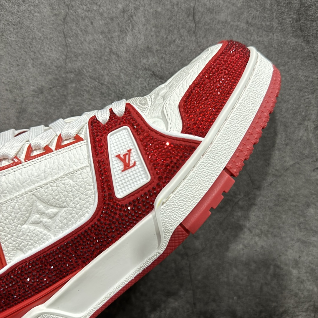 图片[6]-【YS纯原】广东一线大厂 LOUIS VUITTON 路易威登 LV Trainer 钻款 ✦ 渠道版本，出自成熟工厂 ✦ 用料扎实，皮感偏实穿路线 ✦ 穿着逻辑与原版保持一致 ✦ 鞋面选用头层牛皮 ✦ 日常高频上脚稳定耐用 ✦ TPU 大底采用成熟模具 ✦ 脚感均衡，行走舒适 ✦ 适合通勤、日常搭配 尺码：39–45-选品中心