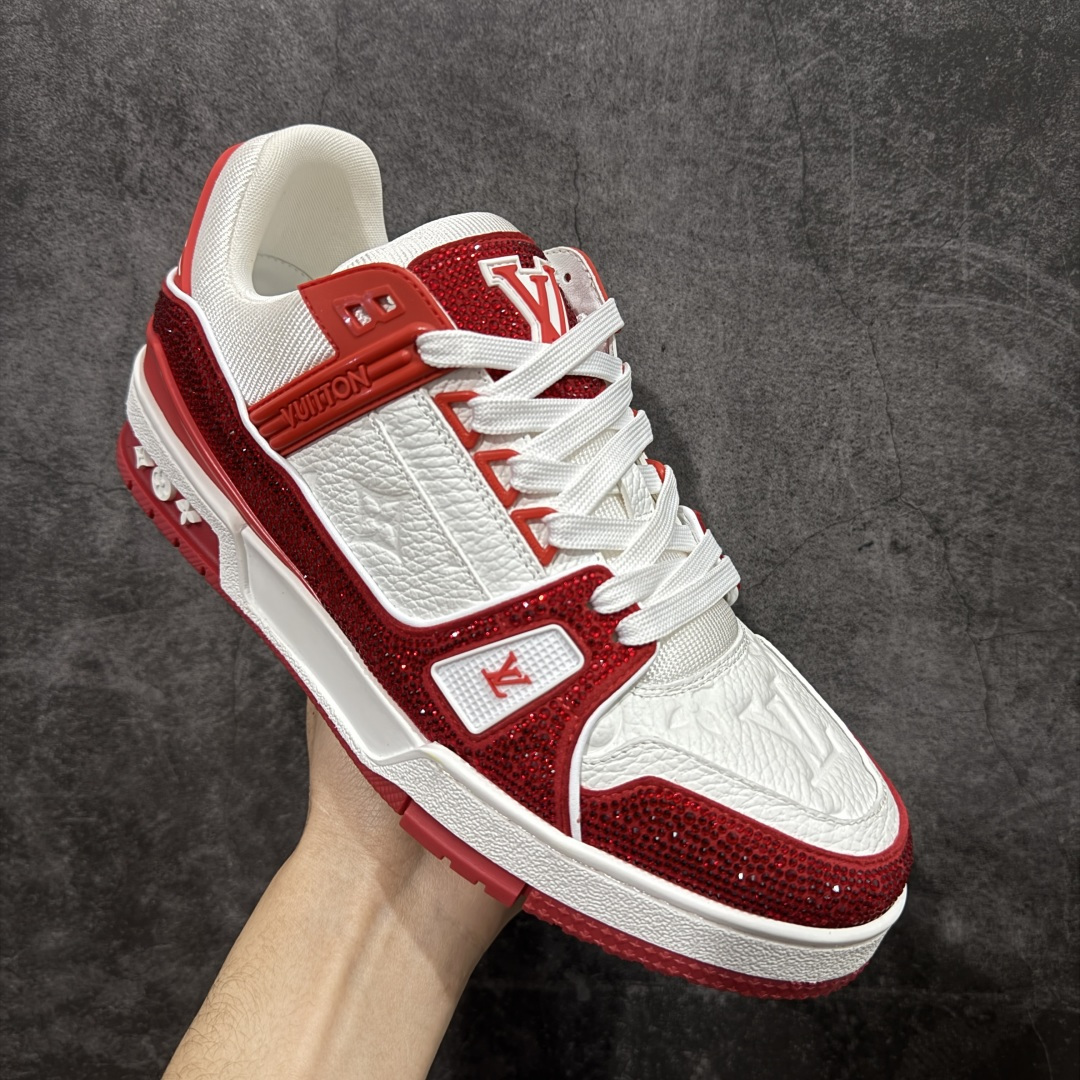 图片[3]-【YS纯原】广东一线大厂 LOUIS VUITTON 路易威登 LV Trainer 钻款 ✦ 渠道版本，出自成熟工厂 ✦ 用料扎实，皮感偏实穿路线 ✦ 穿着逻辑与原版保持一致 ✦ 鞋面选用头层牛皮 ✦ 日常高频上脚稳定耐用 ✦ TPU 大底采用成熟模具 ✦ 脚感均衡，行走舒适 ✦ 适合通勤、日常搭配 尺码：39–45-选品中心