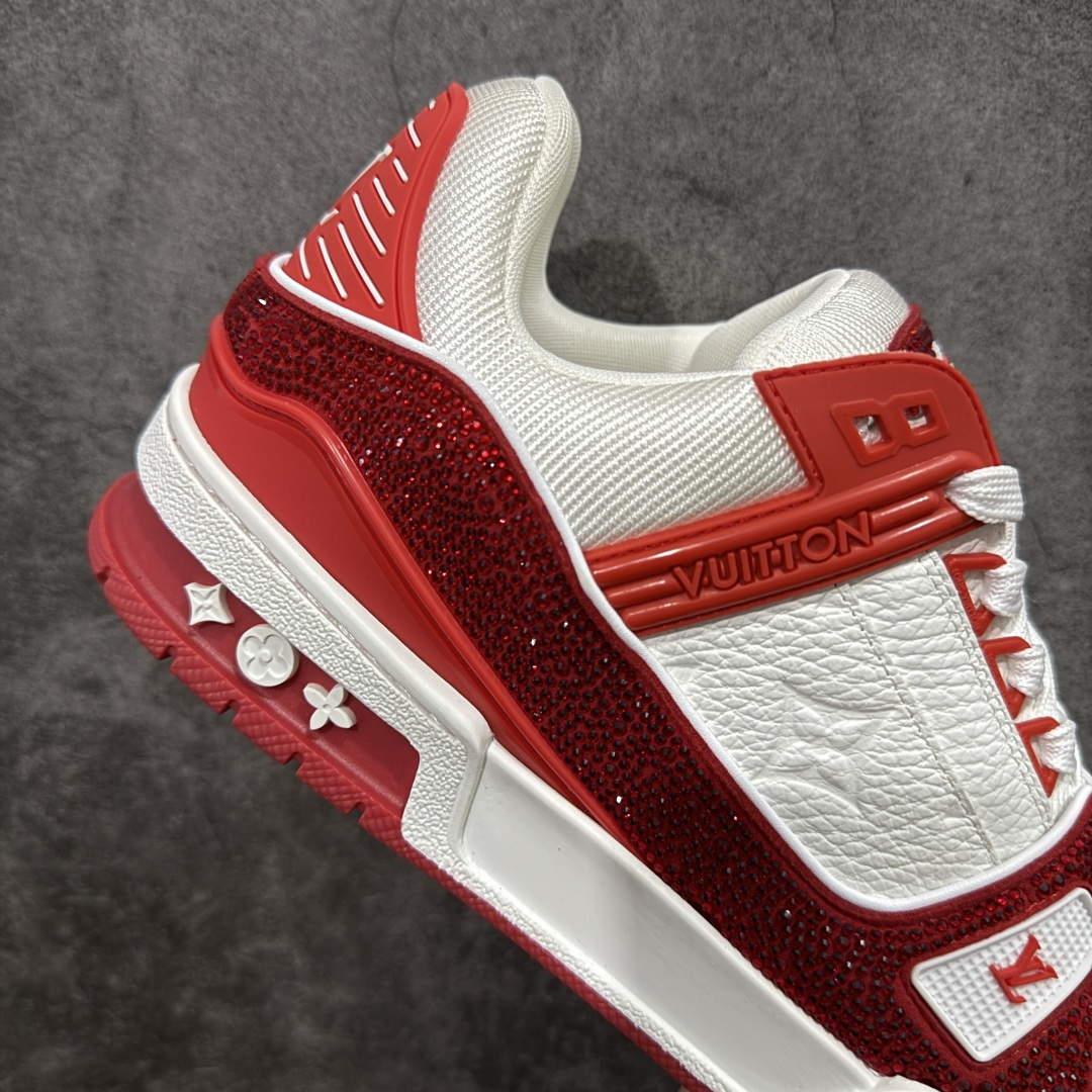 图片[7]-【YS纯原】广东一线大厂 LOUIS VUITTON 路易威登 LV Trainer 钻款 ✦ 渠道版本，出自成熟工厂 ✦ 用料扎实，皮感偏实穿路线 ✦ 穿着逻辑与原版保持一致 ✦ 鞋面选用头层牛皮 ✦ 日常高频上脚稳定耐用 ✦ TPU 大底采用成熟模具 ✦ 脚感均衡，行走舒适 ✦ 适合通勤、日常搭配 尺码：39–45-选品中心