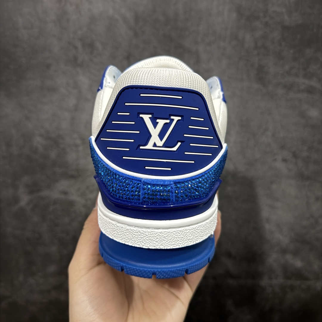 图片[4]-【YS纯原】广东一线大厂 LOUIS VUITTON 路易威登 LV Trainer 钻款 ✦ 渠道版本，出自成熟工厂 ✦ 用料扎实，皮感偏实穿路线 ✦ 穿着逻辑与原版保持一致 ✦ 鞋面选用头层牛皮 ✦ 日常高频上脚稳定耐用 ✦ TPU 大底采用成熟模具 ✦ 脚感均衡，行走舒适 ✦ 适合通勤、日常搭配 尺码：39–45-莆田鞋