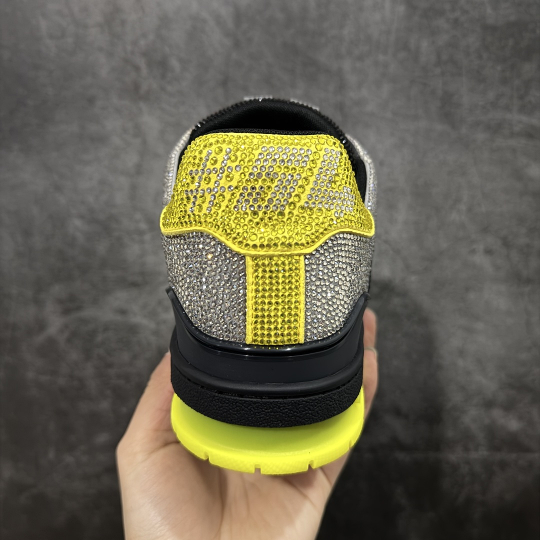 图片[4]-【YS纯原】广东一线大厂 LOUIS VUITTON 路易威登 LV Trainer 钻款 ✦ 渠道版本，出自成熟工厂 ✦ 用料扎实，皮感偏实穿路线 ✦ 穿着逻辑与原版保持一致 ✦ 鞋面选用头层牛皮 ✦ 日常高频上脚稳定耐用 ✦ TPU 大底采用成熟模具 ✦ 脚感均衡，行走舒适 ✦ 适合通勤、日常搭配 尺码：39–45-选品中心