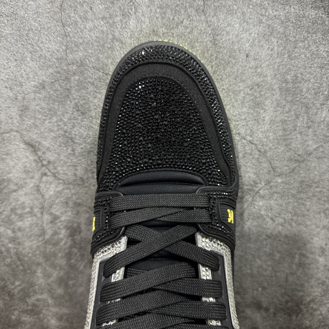 图片[5]-【YS纯原】广东一线大厂 LOUIS VUITTON 路易威登 LV Trainer 钻款 ✦ 渠道版本，出自成熟工厂 ✦ 用料扎实，皮感偏实穿路线 ✦ 穿着逻辑与原版保持一致 ✦ 鞋面选用头层牛皮 ✦ 日常高频上脚稳定耐用 ✦ TPU 大底采用成熟模具 ✦ 脚感均衡，行走舒适 ✦ 适合通勤、日常搭配 尺码：39–45-选品中心