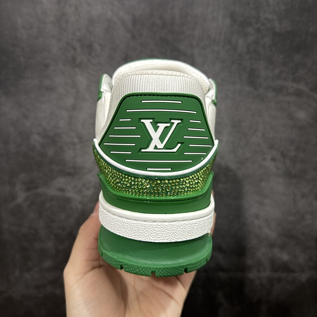 图片[4]-【YS纯原】广东一线大厂 LOUIS VUITTON 路易威登 LV Trainer 钻款 ✦ 渠道版本，出自成熟工厂 ✦ 用料扎实，皮感偏实穿路线 ✦ 穿着逻辑与原版保持一致 ✦ 鞋面选用头层牛皮 ✦ 日常高频上脚稳定耐用 ✦ TPU 大底采用成熟模具 ✦ 脚感均衡，行走舒适 ✦ 适合通勤、日常搭配 尺码：39–45-选品中心