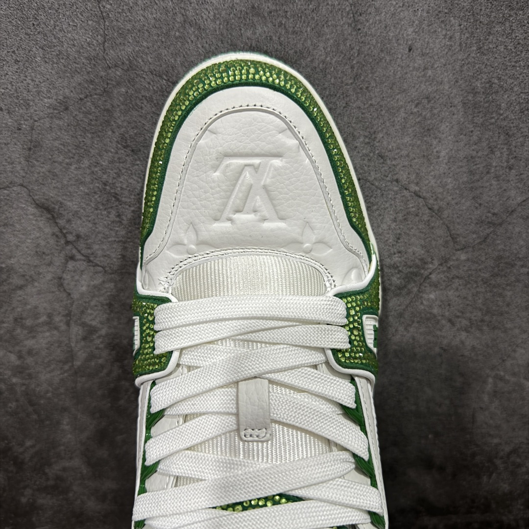 图片[5]-【YS纯原】广东一线大厂 LOUIS VUITTON 路易威登 LV Trainer 钻款 ✦ 渠道版本，出自成熟工厂 ✦ 用料扎实，皮感偏实穿路线 ✦ 穿着逻辑与原版保持一致 ✦ 鞋面选用头层牛皮 ✦ 日常高频上脚稳定耐用 ✦ TPU 大底采用成熟模具 ✦ 脚感均衡，行走舒适 ✦ 适合通勤、日常搭配 尺码：39–45-选品中心