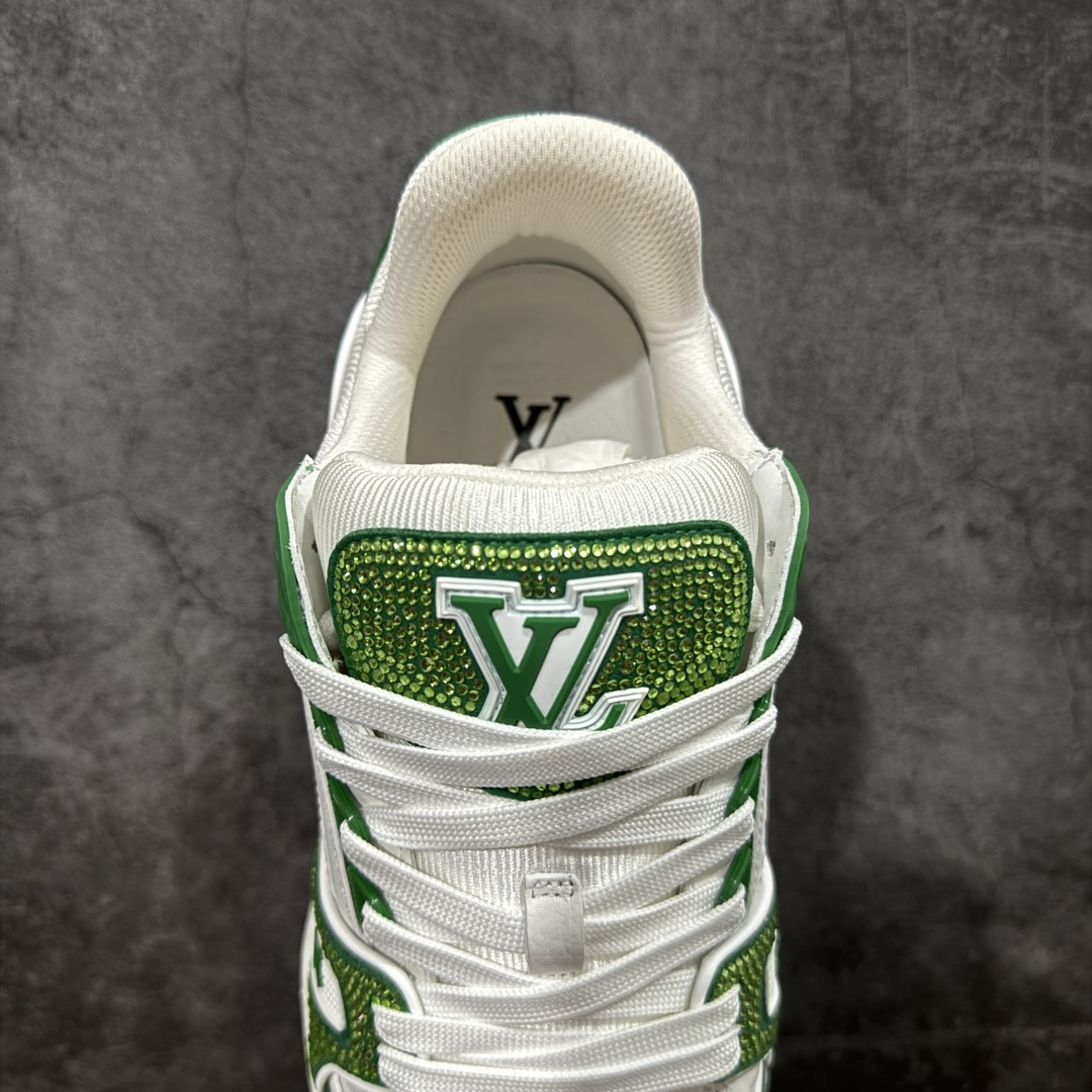 图片[8]-【YS纯原】广东一线大厂 LOUIS VUITTON 路易威登 LV Trainer 钻款 ✦ 渠道版本，出自成熟工厂 ✦ 用料扎实，皮感偏实穿路线 ✦ 穿着逻辑与原版保持一致 ✦ 鞋面选用头层牛皮 ✦ 日常高频上脚稳定耐用 ✦ TPU 大底采用成熟模具 ✦ 脚感均衡，行走舒适 ✦ 适合通勤、日常搭配 尺码：39–45-选品中心