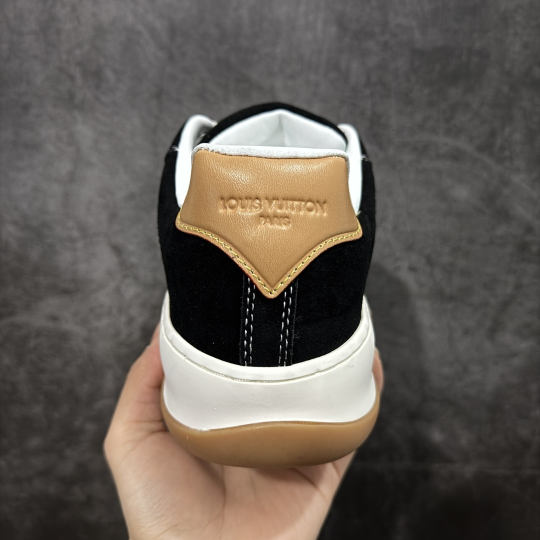 图片[4]-【广东公司级礼盒】LV 路易威登LOUIS VUITTON Tilted Low Sneakers 倾斜系列低帮复古休闲运动文化百搭板鞋 2026早春款板鞋 LV爆款饼干鞋 性价比礼盒版本 做工不错 材料做了适当减配 厚实抽屉礼品鞋盒及包装说明书防尘布袋物件(附送官方快递加固牛皮纸外盒!!) 尺码：35 36 37 38 39 40 41 42 43 44 45-选品中心