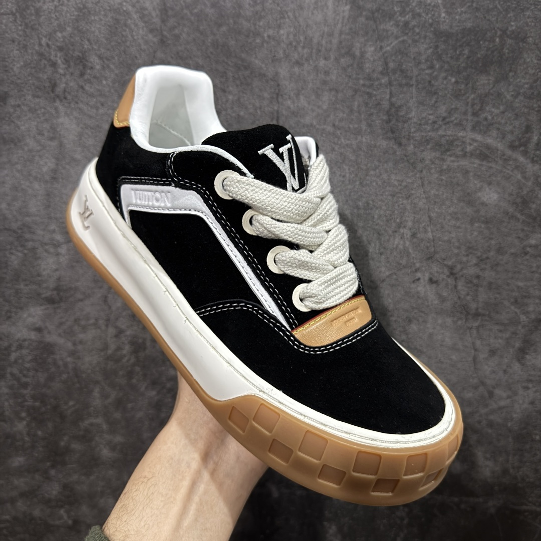 图片[3]-【广东公司级礼盒】LV 路易威登LOUIS VUITTON Tilted Low Sneakers 倾斜系列低帮复古休闲运动文化百搭板鞋 2026早春款板鞋 LV爆款饼干鞋 性价比礼盒版本 做工不错 材料做了适当减配 厚实抽屉礼品鞋盒及包装说明书防尘布袋物件(附送官方快递加固牛皮纸外盒!!) 尺码：35 36 37 38 39 40 41 42 43 44 45-选品中心