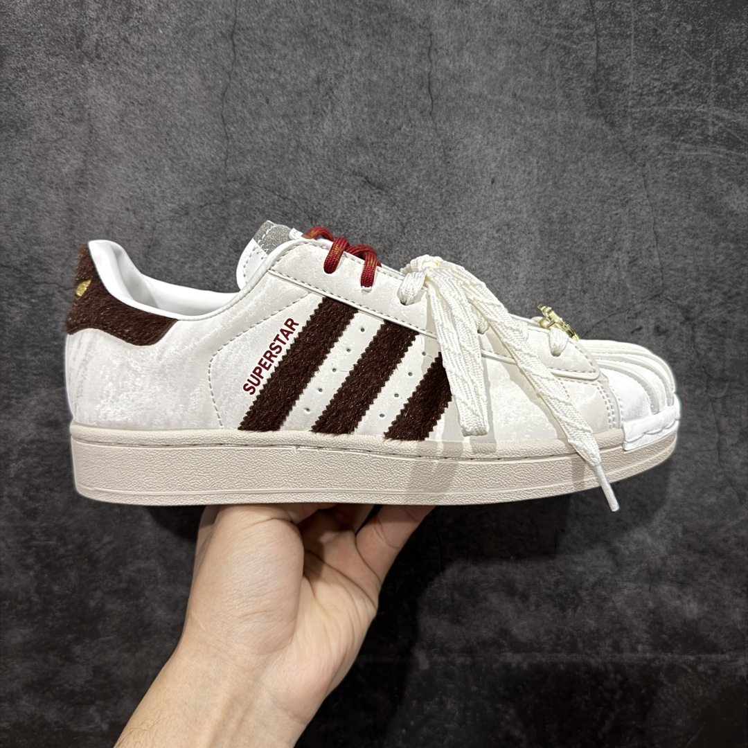 【H11纯原】adidas originals Superstar 2 CNY新年款 马年限定 白红 KJ6293 顶级版本出货 平台正单 全鞋百分百原材料 全鞋电脑针车 Logo针车间距针数原版一致 皮料切割冲裁零瑕疵 原鞋一致含胶量大底 原盒中文内外标 大几率过验 不对比市面只对比原鞋 只服务最高端市场 尺码：35.5 35 36 36.5 37.5 38 38.5 39 40 40.5 41 42 42.5 43 44 44.5 45-选品中心