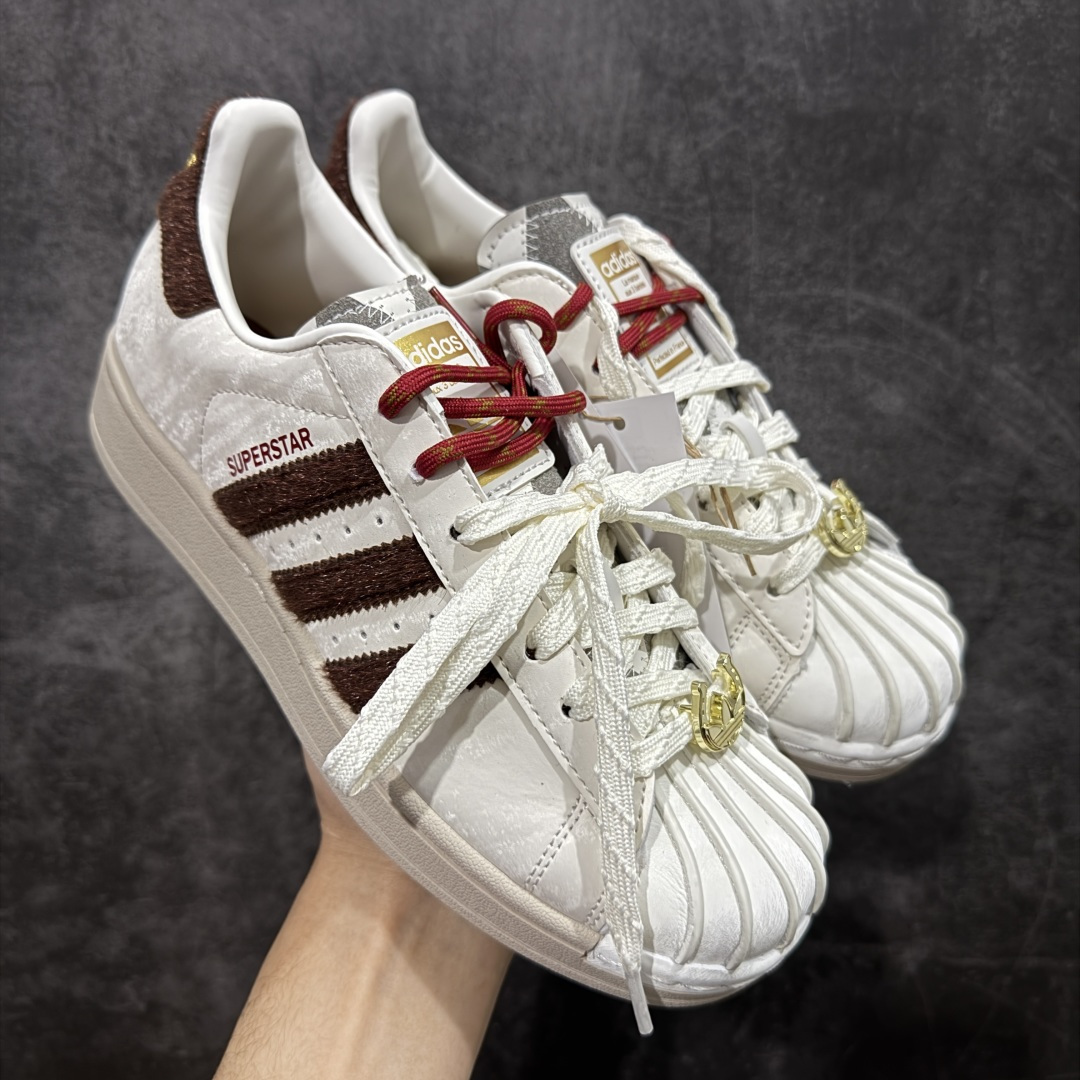 【H11纯原】adidas originals Superstar 2 CNY新年款 马年限定 白红 KJ6293 顶级版本出货 平台正单 全鞋百分百原材料 全鞋电脑针车 Logo针车间距针数原版一致 皮料切割冲裁零瑕疵 原鞋一致含胶量大底 原盒中文内外标 大几率过验 不对比市面只对比原鞋 只服务最高端市场 尺码：35.5 35 36 36.5 37.5 38 38.5 39 40 40.5 41 42 42.5 43 44 44.5 45-选品中心