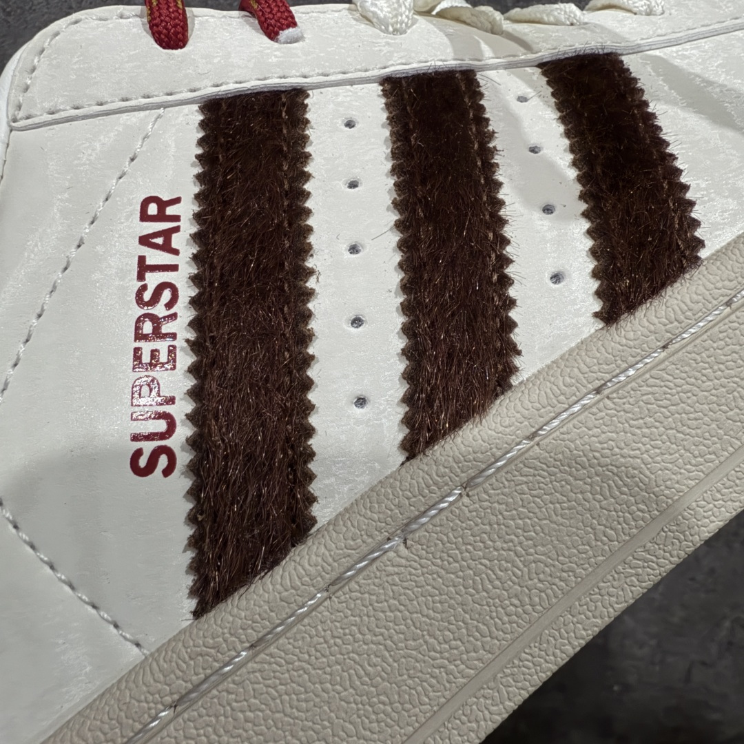 图片[3]-【H11纯原】adidas originals Superstar 2 CNY新年款 马年限定 白红 KJ6293 顶级版本出货 平台正单 全鞋百分百原材料 全鞋电脑针车 Logo针车间距针数原版一致 皮料切割冲裁零瑕疵 原鞋一致含胶量大底 原盒中文内外标 大几率过验 不对比市面只对比原鞋 只服务最高端市场 尺码：35.5 35 36 36.5 37.5 38 38.5 39 40 40.5 41 42 42.5 43 44 44.5 45-选品中心