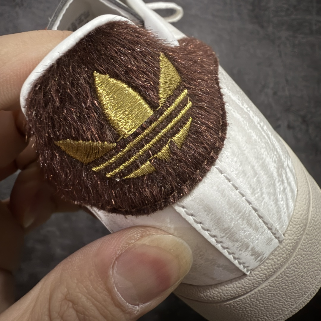 图片[2]-【H11纯原】adidas originals Superstar 2 CNY新年款 马年限定 白红 KJ6293 顶级版本出货 平台正单 全鞋百分百原材料 全鞋电脑针车 Logo针车间距针数原版一致 皮料切割冲裁零瑕疵 原鞋一致含胶量大底 原盒中文内外标 大几率过验 不对比市面只对比原鞋 只服务最高端市场 尺码：35.5 35 36 36.5 37.5 38 38.5 39 40 40.5 41 42 42.5 43 44 44.5 45-选品中心