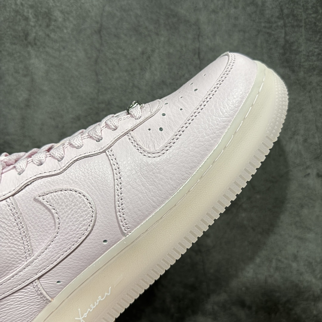 图片[6]-【Max原厂皮版】NOCTA×Nike Air Force 1 Low certified lover boy 经典 Drake联名 低帮空军一号休闲板鞋 CZ8065-600 顶级空军 皮料质感满分💯 超细腻纳帕头层软皮 吊打市场其他代号版本 全鞋电脑针车 工整有序 原厂港宝加持完美还原灵魂版型 原盒原配从里到外百分百还原 原厂全头层原厂皮料 原标原盒 内置Sole气垫 中底白色背胶 中底划线 已经无限的接近公司 原厂楦头 原厂刺绣 后跟弧度修正 正确中底四线防伪 尺码：36 36.5 37.5 38 38.5 39 40 40.5 41 42 42.5 43 44 44.5 45 46-选品中心