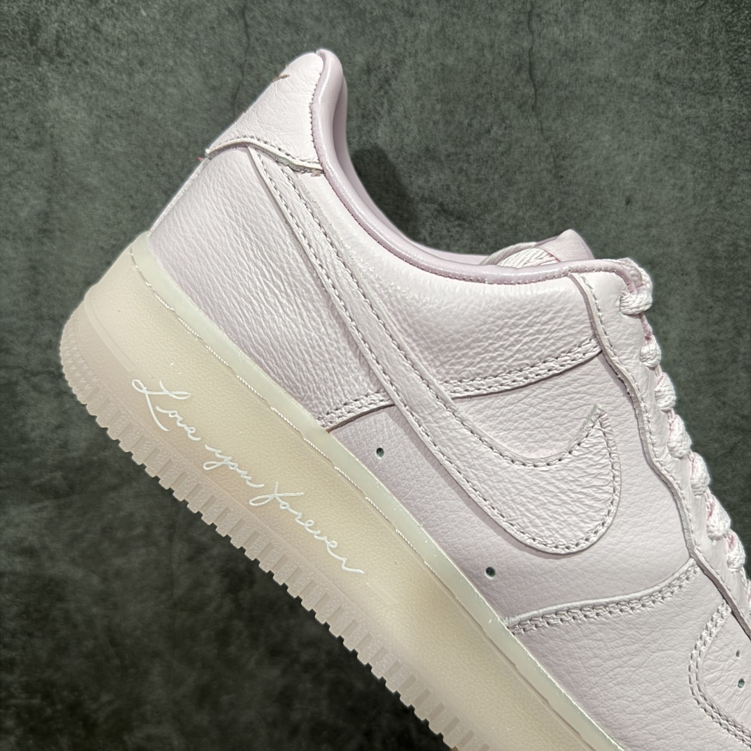 图片[7]-【Max原厂皮版】NOCTA×Nike Air Force 1 Low certified lover boy 经典 Drake联名 低帮空军一号休闲板鞋 CZ8065-600 顶级空军 皮料质感满分💯 超细腻纳帕头层软皮 吊打市场其他代号版本 全鞋电脑针车 工整有序 原厂港宝加持完美还原灵魂版型 原盒原配从里到外百分百还原 原厂全头层原厂皮料 原标原盒 内置Sole气垫 中底白色背胶 中底划线 已经无限的接近公司 原厂楦头 原厂刺绣 后跟弧度修正 正确中底四线防伪 尺码：36 36.5 37.5 38 38.5 39 40 40.5 41 42 42.5 43 44 44.5 45 46-选品中心