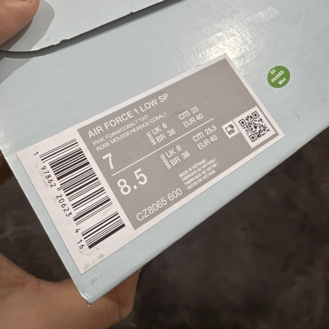 图片[9]-【Max原厂皮版】NOCTA×Nike Air Force 1 Low certified lover boy 经典 Drake联名 低帮空军一号休闲板鞋 CZ8065-600 顶级空军 皮料质感满分💯 超细腻纳帕头层软皮 吊打市场其他代号版本 全鞋电脑针车 工整有序 原厂港宝加持完美还原灵魂版型 原盒原配从里到外百分百还原 原厂全头层原厂皮料 原标原盒 内置Sole气垫 中底白色背胶 中底划线 已经无限的接近公司 原厂楦头 原厂刺绣 后跟弧度修正 正确中底四线防伪 尺码：36 36.5 37.5 38 38.5 39 40 40.5 41 42 42.5 43 44 44.5 45 46-选品中心