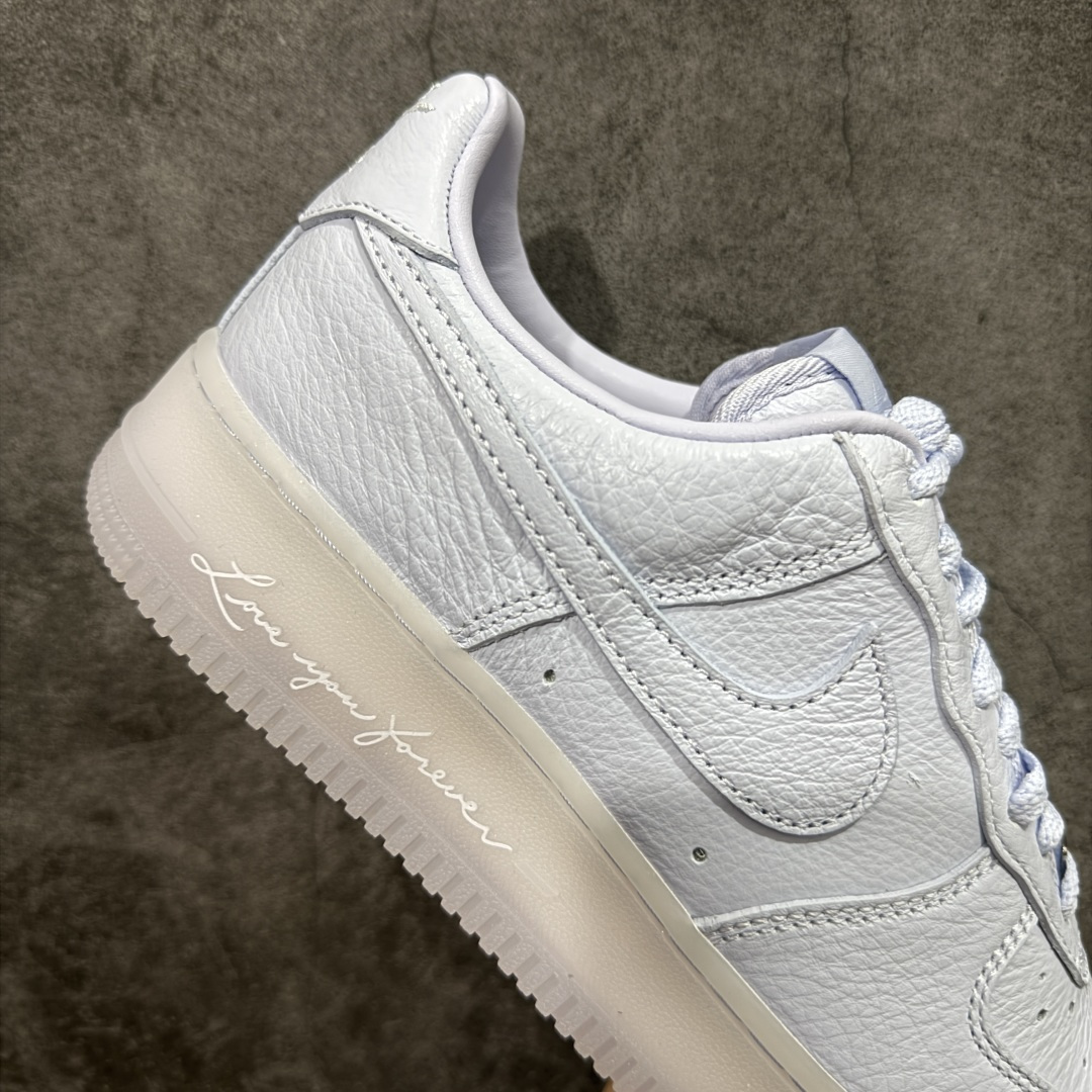 图片[7]-【Max原厂皮版】NOCTA×Nike Air Force 1 Low certified lover boy 经典 Drake联名 低帮空军一号休闲板鞋 CZ8065-500 顶级空军 皮料质感满分💯 超细腻纳帕头层软皮 吊打市场其他代号版本 全鞋电脑针车 工整有序 原厂港宝加持完美还原灵魂版型 原盒原配从里到外百分百还原 原厂全头层原厂皮料 原标原盒 内置Sole气垫 中底白色背胶 中底划线 已经无限的接近公司 原厂楦头 原厂刺绣 后跟弧度修正 正确中底四线防伪 尺码：36 36.5 37.5 38 38.5 39 40 40.5 41 42 42.5 43 44 44.5 45 46-选品中心