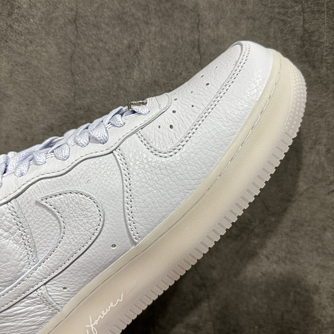 图片[6]-【Max原厂皮版】NOCTA×Nike Air Force 1 Low certified lover boy 经典 Drake联名 低帮空军一号休闲板鞋 CZ8065-500 顶级空军 皮料质感满分💯 超细腻纳帕头层软皮 吊打市场其他代号版本 全鞋电脑针车 工整有序 原厂港宝加持完美还原灵魂版型 原盒原配从里到外百分百还原 原厂全头层原厂皮料 原标原盒 内置Sole气垫 中底白色背胶 中底划线 已经无限的接近公司 原厂楦头 原厂刺绣 后跟弧度修正 正确中底四线防伪 尺码：36 36.5 37.5 38 38.5 39 40 40.5 41 42 42.5 43 44 44.5 45 46-选品中心