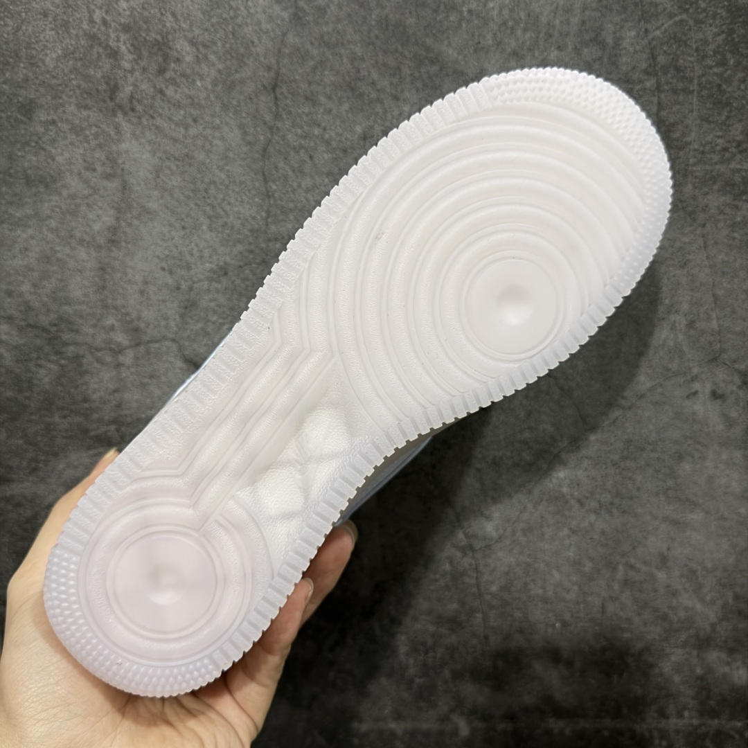 图片[9]-【Max原厂皮版】NOCTA×Nike Air Force 1 Low certified lover boy 经典 Drake联名 低帮空军一号休闲板鞋 CZ8065-500 顶级空军 皮料质感满分💯 超细腻纳帕头层软皮 吊打市场其他代号版本 全鞋电脑针车 工整有序 原厂港宝加持完美还原灵魂版型 原盒原配从里到外百分百还原 原厂全头层原厂皮料 原标原盒 内置Sole气垫 中底白色背胶 中底划线 已经无限的接近公司 原厂楦头 原厂刺绣 后跟弧度修正 正确中底四线防伪 尺码：36 36.5 37.5 38 38.5 39 40 40.5 41 42 42.5 43 44 44.5 45 46-选品中心