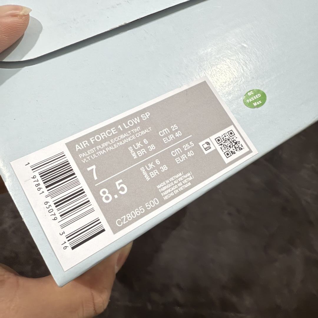 图片[10]-【Max原厂皮版】NOCTA×Nike Air Force 1 Low certified lover boy 经典 Drake联名 低帮空军一号休闲板鞋 CZ8065-500 顶级空军 皮料质感满分💯 超细腻纳帕头层软皮 吊打市场其他代号版本 全鞋电脑针车 工整有序 原厂港宝加持完美还原灵魂版型 原盒原配从里到外百分百还原 原厂全头层原厂皮料 原标原盒 内置Sole气垫 中底白色背胶 中底划线 已经无限的接近公司 原厂楦头 原厂刺绣 后跟弧度修正 正确中底四线防伪 尺码：36 36.5 37.5 38 38.5 39 40 40.5 41 42 42.5 43 44 44.5 45 46-选品中心