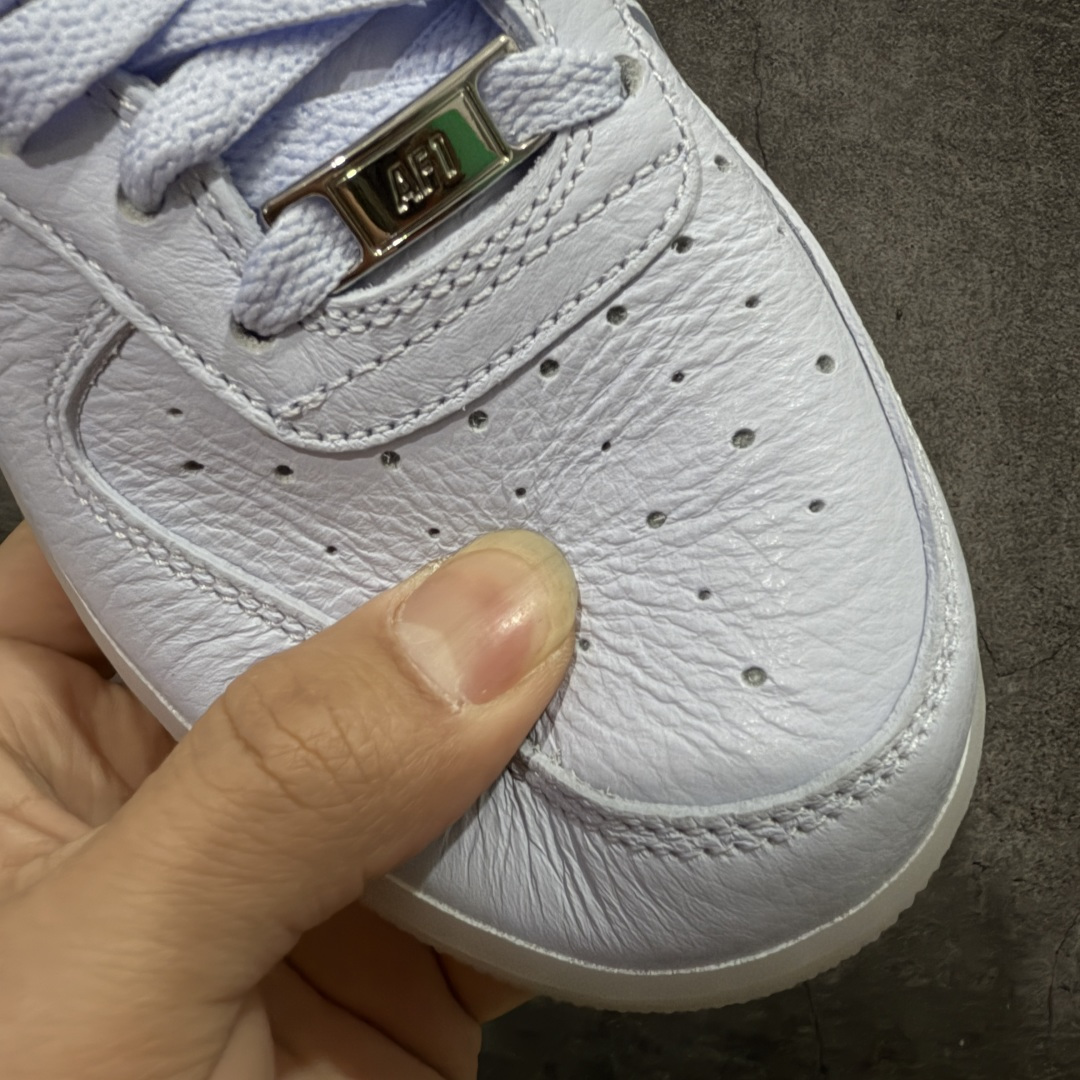 图片[5]-【Max原厂皮版】NOCTA×Nike Air Force 1 Low certified lover boy 经典 Drake联名 低帮空军一号休闲板鞋 CZ8065-500 顶级空军 皮料质感满分💯 超细腻纳帕头层软皮 吊打市场其他代号版本 全鞋电脑针车 工整有序 原厂港宝加持完美还原灵魂版型 原盒原配从里到外百分百还原 原厂全头层原厂皮料 原标原盒 内置Sole气垫 中底白色背胶 中底划线 已经无限的接近公司 原厂楦头 原厂刺绣 后跟弧度修正 正确中底四线防伪 尺码：36 36.5 37.5 38 38.5 39 40 40.5 41 42 42.5 43 44 44.5 45 46-选品中心