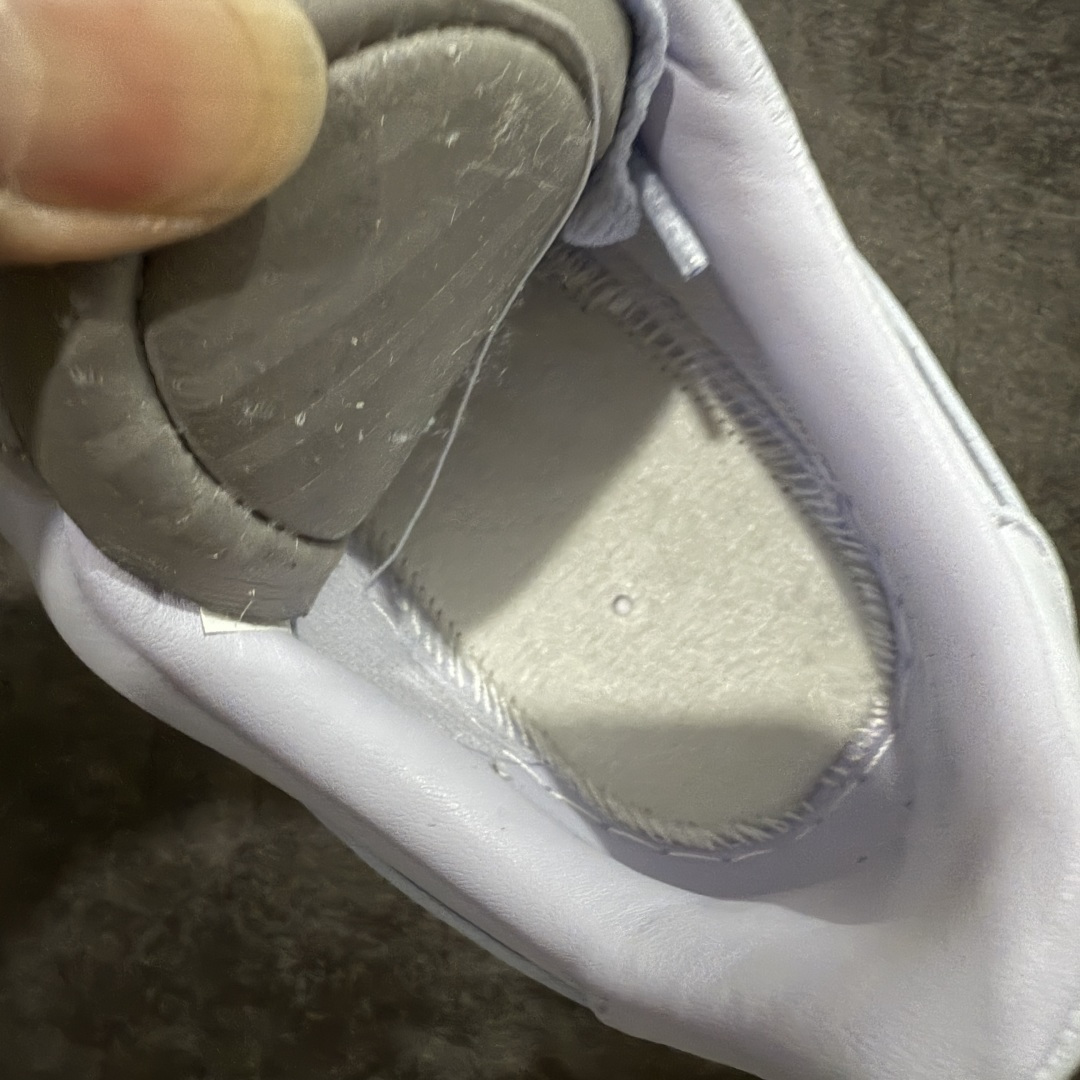 图片[9]-【Max原厂皮版】NOCTA×Nike Air Force 1 Low certified lover boy 经典 Drake联名 低帮空军一号休闲板鞋 CZ8065-500 顶级空军 皮料质感满分💯 超细腻纳帕头层软皮 吊打市场其他代号版本 全鞋电脑针车 工整有序 原厂港宝加持完美还原灵魂版型 原盒原配从里到外百分百还原 原厂全头层原厂皮料 原标原盒 内置Sole气垫 中底白色背胶 中底划线 已经无限的接近公司 原厂楦头 原厂刺绣 后跟弧度修正 正确中底四线防伪 尺码：36 36.5 37.5 38 38.5 39 40 40.5 41 42 42.5 43 44 44.5 45 46-选品中心