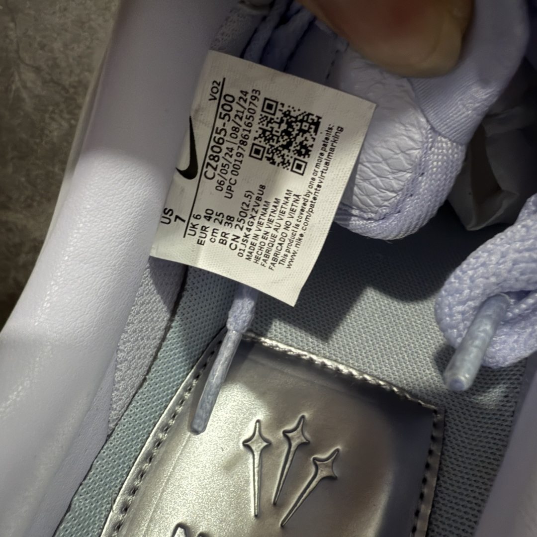 图片[8]-【Max原厂皮版】NOCTA×Nike Air Force 1 Low certified lover boy 经典 Drake联名 低帮空军一号休闲板鞋 CZ8065-500 顶级空军 皮料质感满分💯 超细腻纳帕头层软皮 吊打市场其他代号版本 全鞋电脑针车 工整有序 原厂港宝加持完美还原灵魂版型 原盒原配从里到外百分百还原 原厂全头层原厂皮料 原标原盒 内置Sole气垫 中底白色背胶 中底划线 已经无限的接近公司 原厂楦头 原厂刺绣 后跟弧度修正 正确中底四线防伪 尺码：36 36.5 37.5 38 38.5 39 40 40.5 41 42 42.5 43 44 44.5 45 46-选品中心