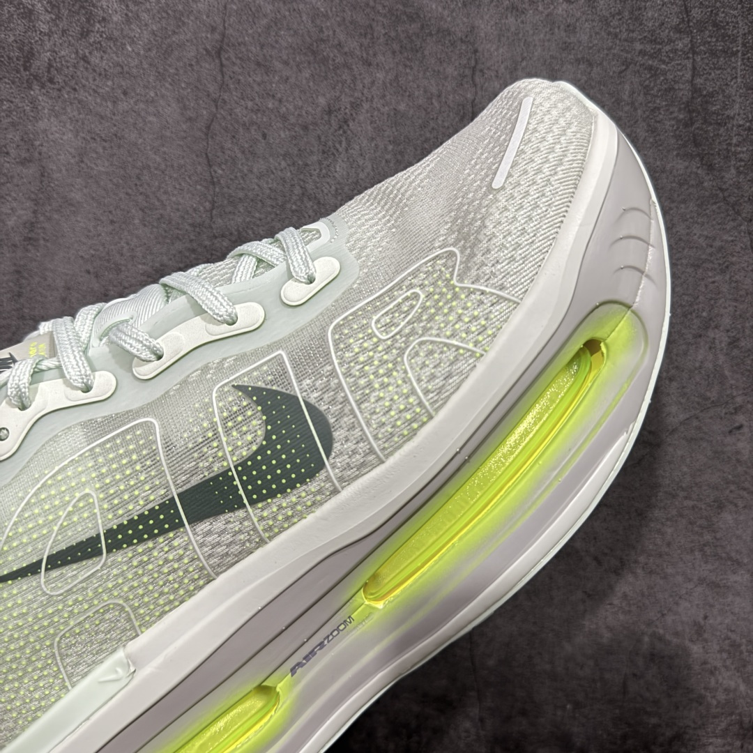 图片[6]-【XE纯原】NIKE VOMERO PREMIUM 全掌气垫缓震网面运动跑鞋 市场最强 没有之一 纯原生产线出品 原版开发 全部原材料 细节一比一打造 完美还原zp脚感 正确前后分离式两片纤维柱气垫 上下包裹超软弹泡棉 正确组合大底 区别市场通货 版型完美 鞋面材料同步原版1：1 全部原版开发校对 欢迎对比💪🏻 Nike 运用 Air技术专利，推出 Nike Pegasus Premium，沿用经典 Pegasus 系列产品深受跑者喜爱的缓震功能，并配置 Nike 首款可见式塑形 Air Zoom 气垫。 全掌可见的AirZoom首次在Pegasus系列中出现，模仿了Vaporfly的碳板曲线，增强了跑步时的流畅过渡。 货号：HQ2050-300 尺码：36-46（半）-选品中心