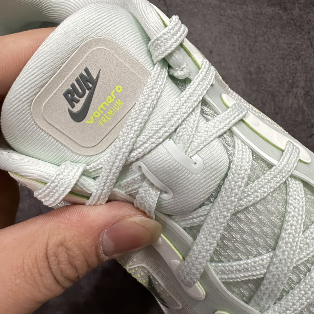 图片[6]-【XE纯原】NIKE VOMERO PREMIUM 全掌气垫缓震网面运动跑鞋 市场最强 没有之一 纯原生产线出品 原版开发 全部原材料 细节一比一打造 完美还原zp脚感 正确前后分离式两片纤维柱气垫 上下包裹超软弹泡棉 正确组合大底 区别市场通货 版型完美 鞋面材料同步原版1：1 全部原版开发校对 欢迎对比💪🏻 Nike 运用 Air技术专利，推出 Nike Pegasus Premium，沿用经典 Pegasus 系列产品深受跑者喜爱的缓震功能，并配置 Nike 首款可见式塑形 Air Zoom 气垫。 全掌可见的AirZoom首次在Pegasus系列中出现，模仿了Vaporfly的碳板曲线，增强了跑步时的流畅过渡。 货号：HQ2050-300 尺码：36-46（半）-选品中心