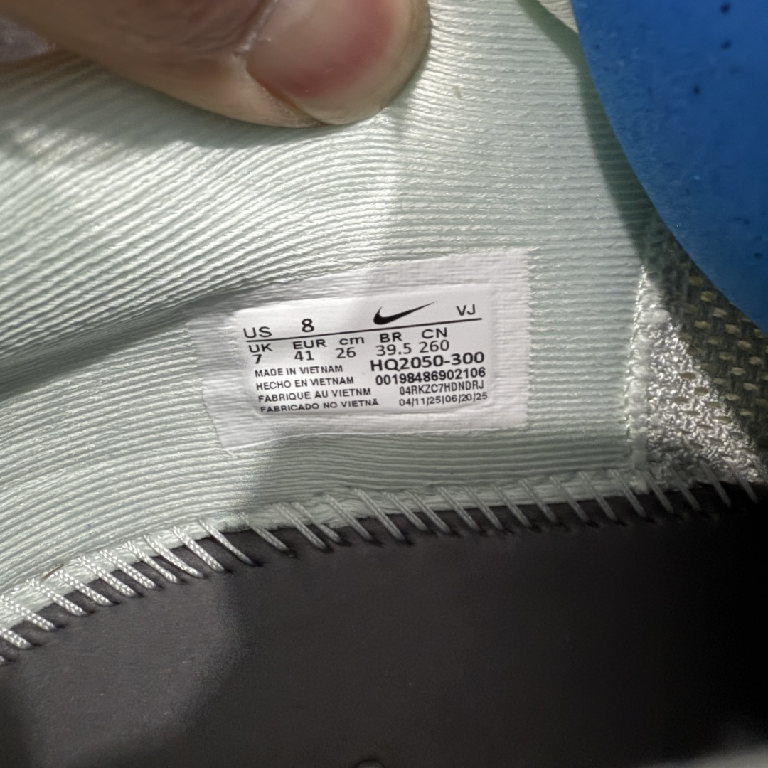 图片[9]-【XE纯原】NIKE VOMERO PREMIUM 全掌气垫缓震网面运动跑鞋 市场最强 没有之一 纯原生产线出品 原版开发 全部原材料 细节一比一打造 完美还原zp脚感 正确前后分离式两片纤维柱气垫 上下包裹超软弹泡棉 正确组合大底 区别市场通货 版型完美 鞋面材料同步原版1：1 全部原版开发校对 欢迎对比💪🏻 Nike 运用 Air技术专利，推出 Nike Pegasus Premium，沿用经典 Pegasus 系列产品深受跑者喜爱的缓震功能，并配置 Nike 首款可见式塑形 Air Zoom 气垫。 全掌可见的AirZoom首次在Pegasus系列中出现，模仿了Vaporfly的碳板曲线，增强了跑步时的流畅过渡。 货号：HQ2050-300 尺码：36-46（半）-选品中心