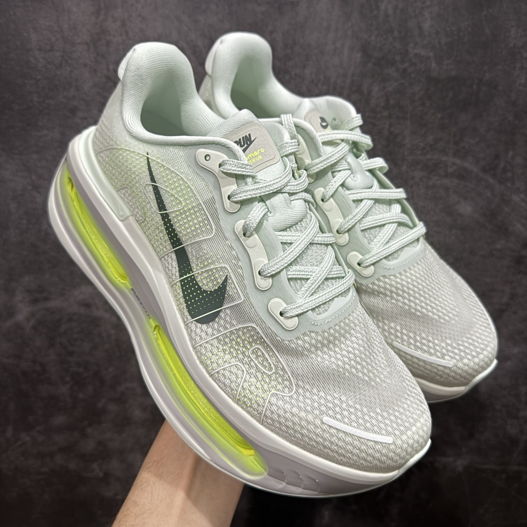 【XE纯原】NIKE VOMERO PREMIUM 全掌气垫缓震网面运动跑鞋 市场最强 没有之一 纯原生产线出品 原版开发 全部原材料 细节一比一打造 完美还原zp脚感 正确前后分离式两片纤维柱气垫 上下包裹超软弹泡棉 正确组合大底 区别市场通货 版型完美 鞋面材料同步原版1：1 全部原版开发校对 欢迎对比💪🏻 Nike 运用 Air技术专利，推出 Nike Pegasus Premium，沿用经典 Pegasus 系列产品深受跑者喜爱的缓震功能，并配置 Nike 首款可见式塑形 Air Zoom 气垫。 全掌可见的AirZoom首次在Pegasus系列中出现，模仿了Vaporfly的碳板曲线，增强了跑步时的流畅过渡。 货号：HQ2050-300 尺码：36-46（半）-选品中心