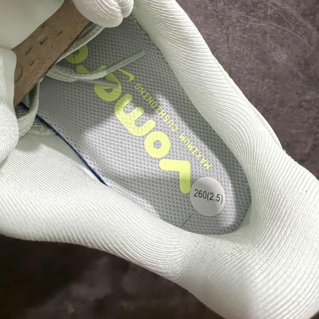 图片[7]-【XE纯原】NIKE VOMERO PREMIUM 全掌气垫缓震网面运动跑鞋 市场最强 没有之一 纯原生产线出品 原版开发 全部原材料 细节一比一打造 完美还原zp脚感 正确前后分离式两片纤维柱气垫 上下包裹超软弹泡棉 正确组合大底 区别市场通货 版型完美 鞋面材料同步原版1：1 全部原版开发校对 欢迎对比💪🏻 Nike 运用 Air技术专利，推出 Nike Pegasus Premium，沿用经典 Pegasus 系列产品深受跑者喜爱的缓震功能，并配置 Nike 首款可见式塑形 Air Zoom 气垫。 全掌可见的AirZoom首次在Pegasus系列中出现，模仿了Vaporfly的碳板曲线，增强了跑步时的流畅过渡。 货号：HQ2050-300 尺码：36-46（半）-选品中心