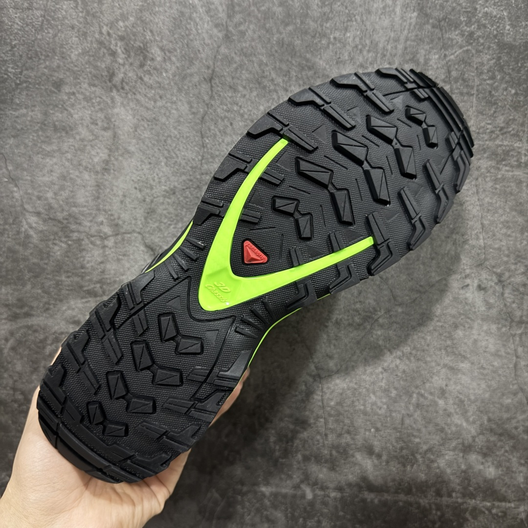 图片[9]-【莞产套盒版】SALOMON 萨洛蒙 XA PRO 3D 户外运动 网布减震防滑透气 低帮跑步鞋 男女同款 黑绿 474779 全新品质 巅峰之作 所有配色均购物原版拆解1：1开发 原材料打造 非市场公版便宜货 私模大底 清洁度比市场所有版本都高 全套原纸板楦头开发 原厂网布配套 确保原汁原味 完美呈现版型 原档数据独家私模五层组合大底 男女鞋同步官方开发至46 原装Ortholite轻量化鞋垫 中底布带钢印编号 原厂TPU锁扣 进口港宝加持 后跟自然饱满 还原公司包裹性 鞋面采用SENSIFT贴合技术 全方位贴合包裹脚型 鞋跟部鞋底牵引设计 提供强大的抓地性能 更适应野外崎岖不平的道路 其3D ADVANCED CHASSIS底盘 材料轻量大化 钉齿设计更具稳定性 防护性 鞋底易磨损区运用CONTAGRIP高耐磨材料 应对城市硬质路面长距离跑考验 尺码：36 36.5 37.5 38 38.5 39 40 40.5 41 42 42.5 43 44 45-选品中心