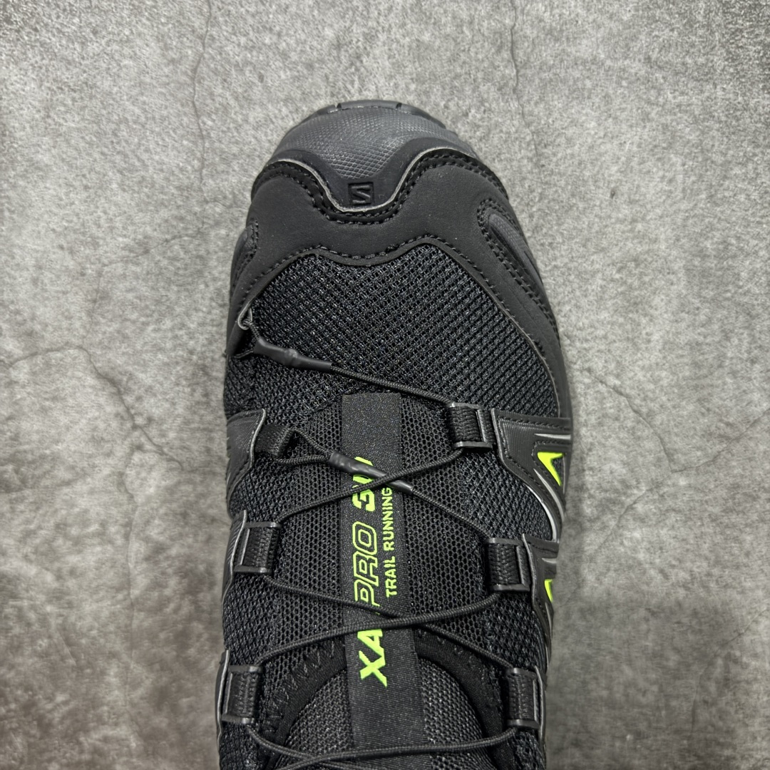 图片[5]-【莞产套盒版】SALOMON 萨洛蒙 XA PRO 3D 户外运动 网布减震防滑透气 低帮跑步鞋 男女同款 黑绿 474779 全新品质 巅峰之作 所有配色均购物原版拆解1：1开发 原材料打造 非市场公版便宜货 私模大底 清洁度比市场所有版本都高 全套原纸板楦头开发 原厂网布配套 确保原汁原味 完美呈现版型 原档数据独家私模五层组合大底 男女鞋同步官方开发至46 原装Ortholite轻量化鞋垫 中底布带钢印编号 原厂TPU锁扣 进口港宝加持 后跟自然饱满 还原公司包裹性 鞋面采用SENSIFT贴合技术 全方位贴合包裹脚型 鞋跟部鞋底牵引设计 提供强大的抓地性能 更适应野外崎岖不平的道路 其3D ADVANCED CHASSIS底盘 材料轻量大化 钉齿设计更具稳定性 防护性 鞋底易磨损区运用CONTAGRIP高耐磨材料 应对城市硬质路面长距离跑考验 尺码：36 36.5 37.5 38 38.5 39 40 40.5 41 42 42.5 43 44 45-选品中心