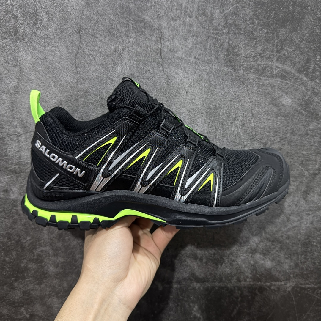 【莞产套盒版】SALOMON 萨洛蒙 XA PRO 3D 户外运动 网布减震防滑透气 低帮跑步鞋 男女同款 黑绿 474779 全新品质 巅峰之作 所有配色均购物原版拆解1：1开发 原材料打造 非市场公版便宜货 私模大底 清洁度比市场所有版本都高 全套原纸板楦头开发 原厂网布配套 确保原汁原味 完美呈现版型 原档数据独家私模五层组合大底 男女鞋同步官方开发至46 原装Ortholite轻量化鞋垫 中底布带钢印编号 原厂TPU锁扣 进口港宝加持 后跟自然饱满 还原公司包裹性 鞋面采用SENSIFT贴合技术 全方位贴合包裹脚型 鞋跟部鞋底牵引设计 提供强大的抓地性能 更适应野外崎岖不平的道路 其3D ADVANCED CHASSIS底盘 材料轻量大化 钉齿设计更具稳定性 防护性 鞋底易磨损区运用CONTAGRIP高耐磨材料 应对城市硬质路面长距离跑考验 尺码：36 36.5 37.5 38 38.5 39 40 40.5 41 42 42.5 43 44 45-选品中心