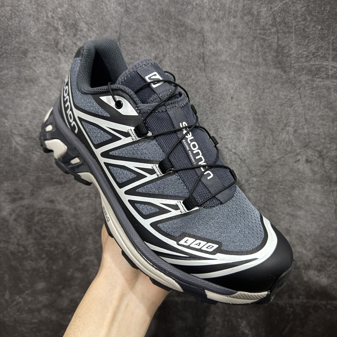 图片[3]-【纯原W1版】 Salomon XT-6 Expanse 一代 萨洛蒙复古潮流户外机能登山跑鞋 417170 纯原外贸平台特供订单 耗时半年巨作 全套原纸板楦头开发 原厂特供网布配套加持 确保原汁原味 完美呈现版型 原档数据独家私模五层组合大底 原装Ortholite轻量化鞋垫 中底布带钢印编号 原厂TPU锁扣 进口港宝加持 后跟自然饱满 还原公司包裹性 鞋面以“锯齿”状的包裹系统呈现 在基色底之下加入了各种色点缀 将公司的最新技术和时尚前卫的造型融入耐用的长跑款式中 鞋面由 TPU 薄膜制成 并焊接在高耐磨网眼上 使其既时尚又坚固 由 ACS底盘支撑 可增强稳定性和支撑力 以及由橡胶凸耳 Contragrip外底覆盖的 EVA 缓冲中底 旨在应对崎岖的地形 鞋舌上的彩色Salomon 标签、Quicklace 系统以及鞋头、鞋舌和鞋跟上的附加品牌使细节更加完美 让穿着者可以轻松驾驭户外与通勤下的任何运动生活场景 无缝鞋身户外随意纵横 颜值与脚感兼备 出街通勤 绝对非常吸睛 你值得拥有 尺码：36 36.5 37.5 38 38.5 39 40 40.5 41 42 42.5 43 44 44.5 45-选品中心