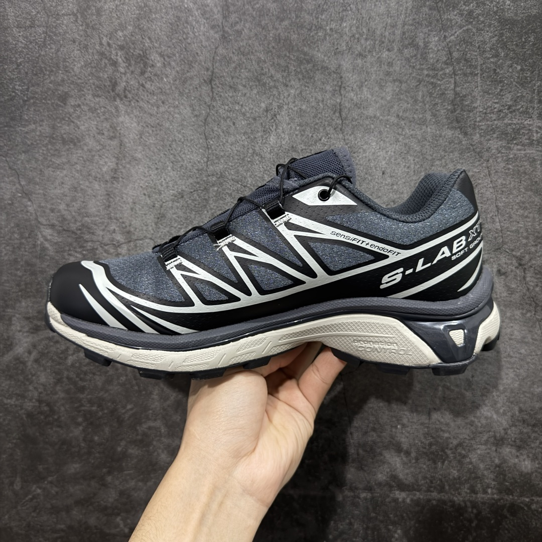 图片[2]-【纯原W1版】 Salomon XT-6 Expanse 一代 萨洛蒙复古潮流户外机能登山跑鞋 417170 纯原外贸平台特供订单 耗时半年巨作 全套原纸板楦头开发 原厂特供网布配套加持 确保原汁原味 完美呈现版型 原档数据独家私模五层组合大底 原装Ortholite轻量化鞋垫 中底布带钢印编号 原厂TPU锁扣 进口港宝加持 后跟自然饱满 还原公司包裹性 鞋面以“锯齿”状的包裹系统呈现 在基色底之下加入了各种色点缀 将公司的最新技术和时尚前卫的造型融入耐用的长跑款式中 鞋面由 TPU 薄膜制成 并焊接在高耐磨网眼上 使其既时尚又坚固 由 ACS底盘支撑 可增强稳定性和支撑力 以及由橡胶凸耳 Contragrip外底覆盖的 EVA 缓冲中底 旨在应对崎岖的地形 鞋舌上的彩色Salomon 标签、Quicklace 系统以及鞋头、鞋舌和鞋跟上的附加品牌使细节更加完美 让穿着者可以轻松驾驭户外与通勤下的任何运动生活场景 无缝鞋身户外随意纵横 颜值与脚感兼备 出街通勤 绝对非常吸睛 你值得拥有 尺码：36 36.5 37.5 38 38.5 39 40 40.5 41 42 42.5 43 44 44.5 45-选品中心