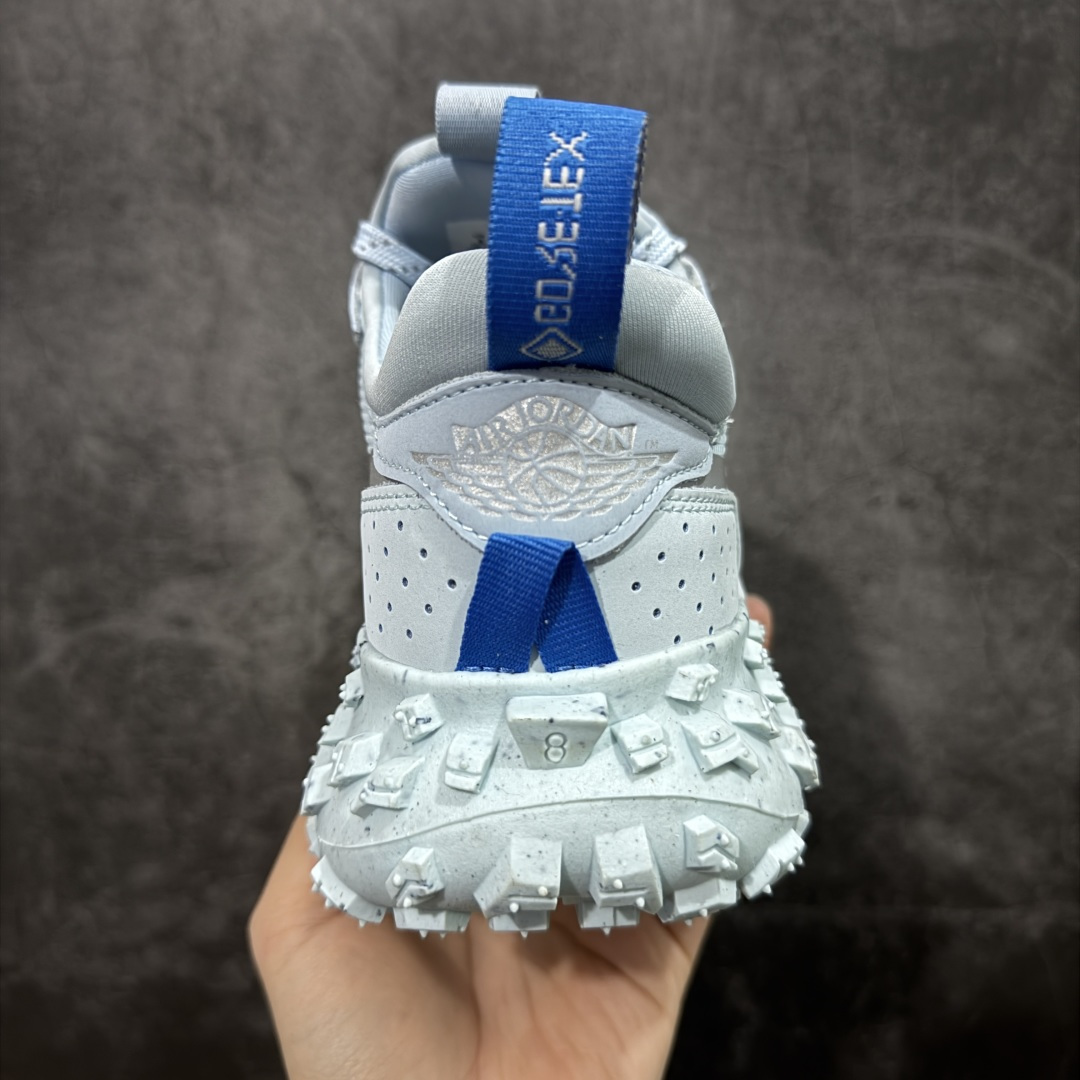 图片[4]-【升级版】Jordan Air Jordan 1 Element Gore-Tex 经典耐用 低帮跑步鞋 Air Jordan 1 Low Element Gore-Tex “Medium Olive” 将 MJ1 从复古经典款蜕变为适合户外越野的运动鞋。这款鞋采用Gore-Tex材质，适合全年穿着。运动鞋爱好者会发现其借鉴了磨砂皮覆面、防刮布拼接和透气孔设计，这是对乔丹品牌（Jordan Brand）越野风格历史的致敬。 货号：FV4227-400 尺码：39 40 40.5 41 42 42.5 43 44 45 编码：XSB240250-选品中心