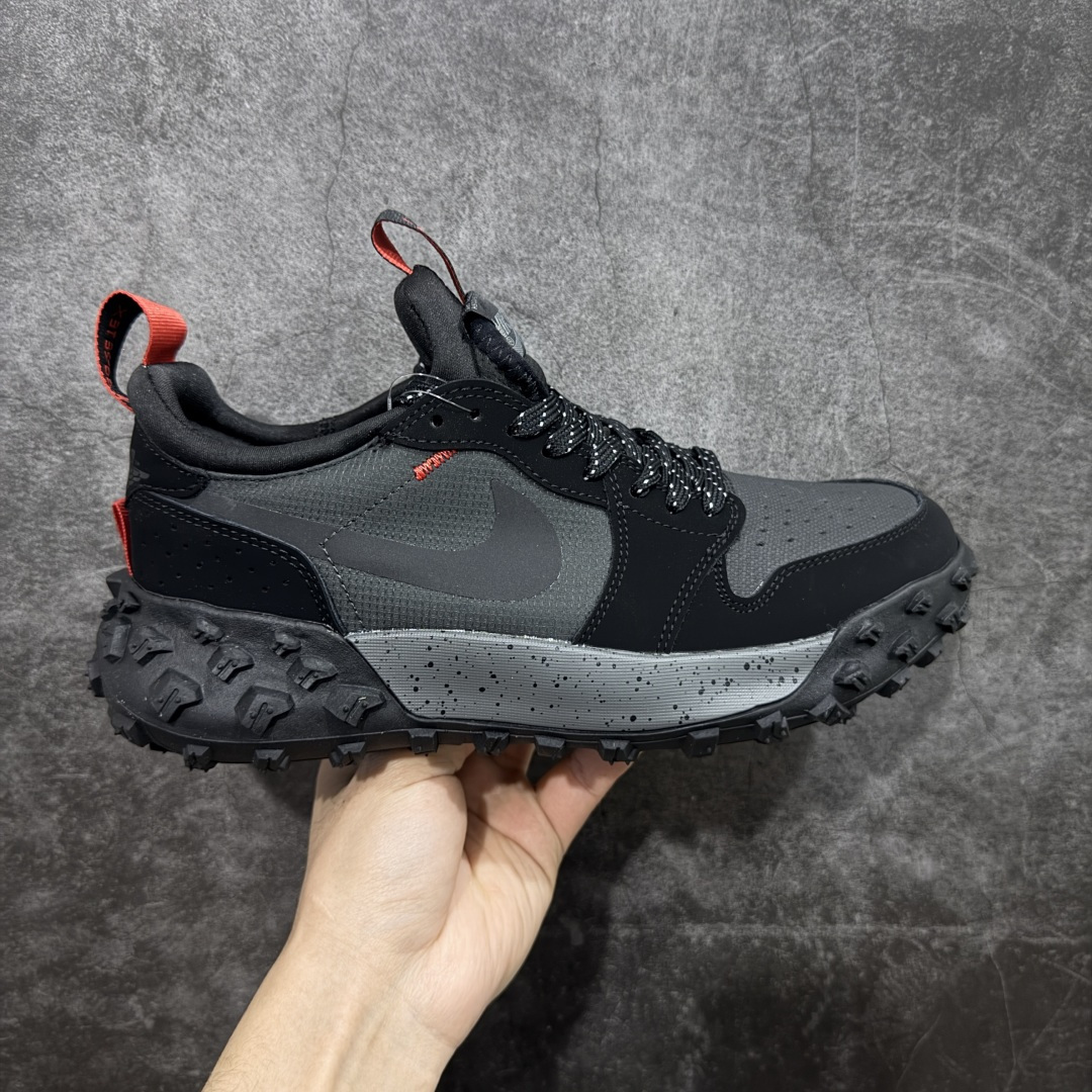 【升级版】Jordan Air Jordan 1 Element Gore-Tex 经典耐用 低帮跑步鞋 Air Jordan 1 Low Element Gore-Tex “Medium Olive” 将 MJ1 从复古经典款蜕变为适合户外越野的运动鞋。这款鞋采用Gore-Tex材质，适合全年穿着。运动鞋爱好者会发现其借鉴了磨砂皮覆面、防刮布拼接和透气孔设计，这是对乔丹品牌（Jordan Brand）越野风格历史的致敬。 货号：FV4227-002 尺码：39 40 40.5 41 42 42.5 43 44 45 编码：XSB240250-选品中心