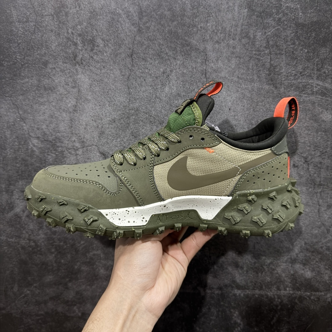图片[2]-【升级版】Jordan Air Jordan 1 Element Gore-Tex 经典耐用 低帮跑步鞋 Air Jordan 1 Low Element Gore-Tex “Medium Olive” 将 MJ1 从复古经典款蜕变为适合户外越野的运动鞋。这款鞋采用Gore-Tex材质，适合全年穿着。运动鞋爱好者会发现其借鉴了磨砂皮覆面、防刮布拼接和透气孔设计，这是对乔丹品牌（Jordan Brand）越野风格历史的致敬。 货号：FV4227-201 尺码：39 40 40.5 41 42 42.5 43 44 45 编码：XSB240250-选品中心