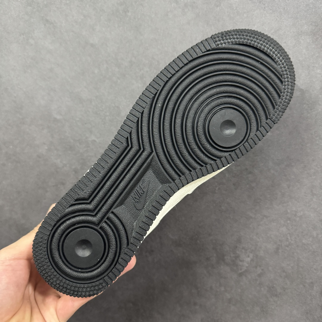 图片[9]-【定制版】Nike Air Force 1\’07 Low 米黑红撞色 空军一号低帮休闲板鞋  #原楦头原纸板 高端定制鞋盒 原厂鞋底 超高清洁度 细节完美 货号：MM3399-813  尺码：36 36.5 37.5 38 38.5 39 40 40.5 41 42 42.5 43 44 44.5 45-选品中心