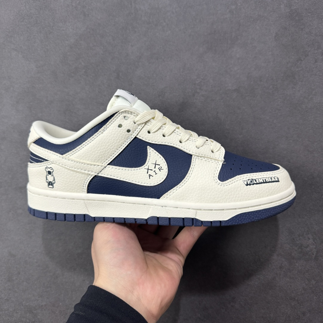 【定制版】Nike SB Dunk Low“暴力熊联名限定——白藏蓝” #高端定制 低帮休闲板鞋 定制鞋盒 大厂纯原品质出货 超高清洁度 皮料切割干净无任何毛边 细节完美 货号 TX1688-012 尺码：36 36.5 37.5 38 38.5 39 40 40.5 41 42 42.5 43 44 44.5 45-选品中心