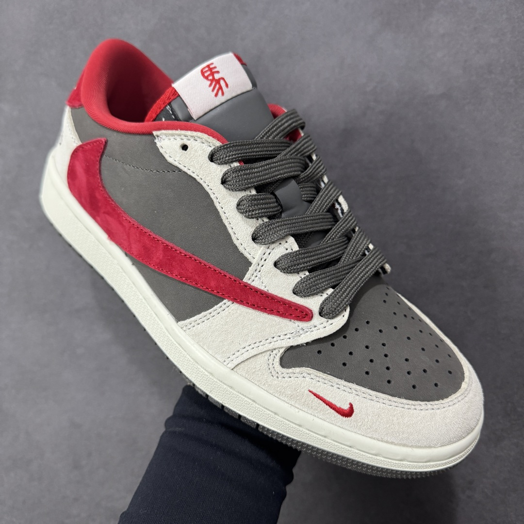 图片[3]-【定制版】Travis Scott x Jordan 1 Low “马年限定-白灰红” 倒勾低帮休闲版本 原厂全头层皮 大厂纯原品质出货 纯正版型 定制鞋盒 皮料切割干净无任何毛边 Ortholite鞋垫抗菌透气防臭 细节完美 超高清洁度 货号： YF9511-501 尺码：36 36.5 37.5 38 38.5 39 40 40.5 41 42 42.5 43 44 44.5 45-选品中心