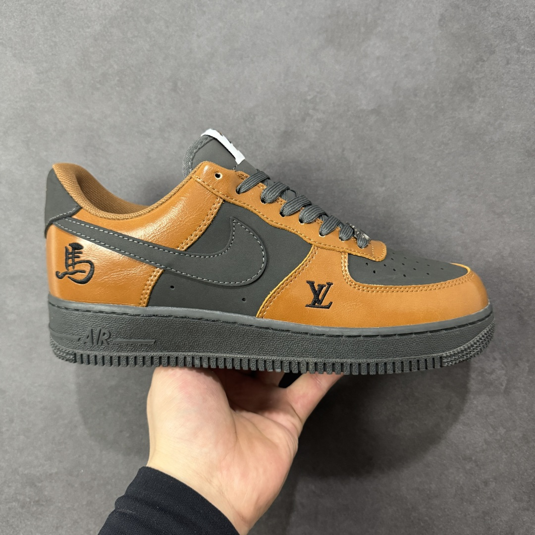 【定制版】 NK Air Force 1\'07 Low 马年限定 焦糖炭黑 空军一号低帮休闲板鞋 #原楦头原纸板 高端定制鞋盒 原厂鞋底 超高清洁度 细节完美 货号：XY9025-009 尺码：36 36.5 37.5 38 38.5 39 40 40.5 41 42 42.5 43 44 44.5 45-选品中心