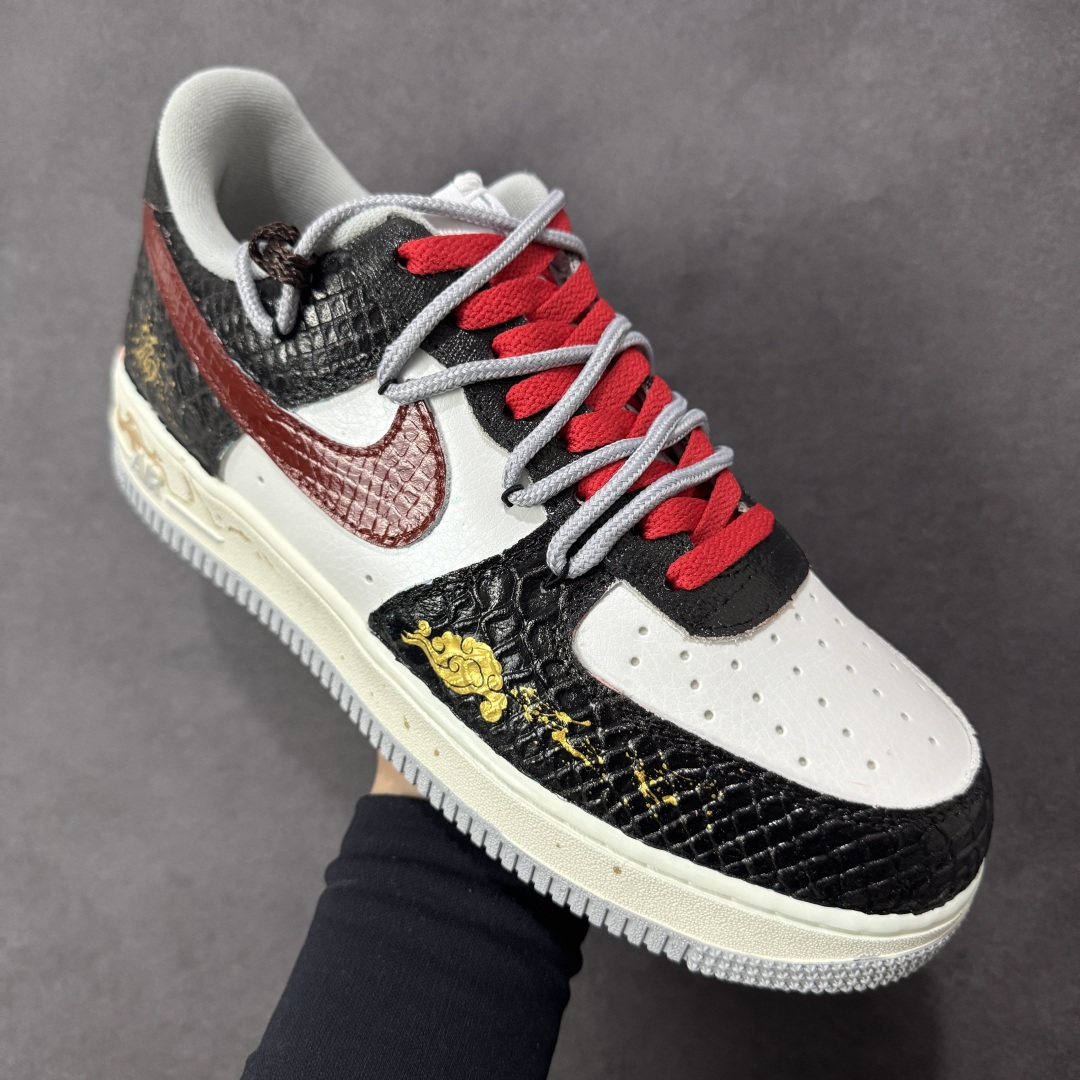 图片[3]-【定制版】NIke Air Force 1 \’07 Low 龙马精神 高级定制 空军一号低帮 运动鞋 休闲鞋 折边针车 工艺难度大 原楦头原纸板 原装鞋盒 定制五金配件 内置全掌气垫 原厂鞋底 货号：DX2687-111 尺码：36 36.5 37.5 38 38.5 39 40 40.5 41 42 42.5 43 44 44.5 45-选品中心