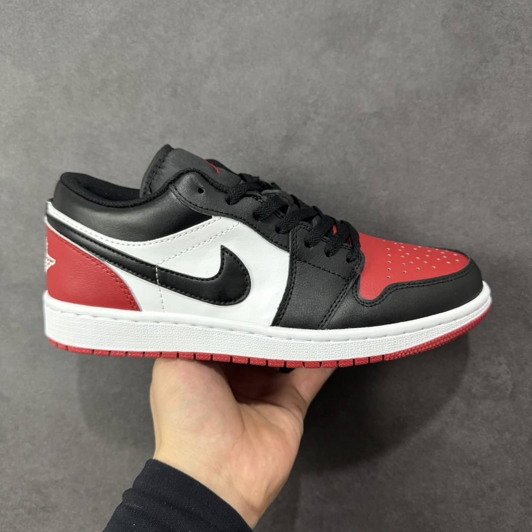 【H11版本】耐克Nike Air Jordan 1 AJ1经典复古经典低帮百搭文化篮球鞋 553558-161 公司级真标半码制#原档案原数据开发版型#采用荔枝纹头层皮革鞋面材质#原厂立体填充鞋舌海绵#中底注胶孔及缜密中底拉帮工艺#原数据开发模具大底 尺码：35.5 36 36.5 37.5 38 38.5 39 40 40.5 41 42 42.5 43 44 44.5 45 46 47.5 编码：H11B250260-选品中心