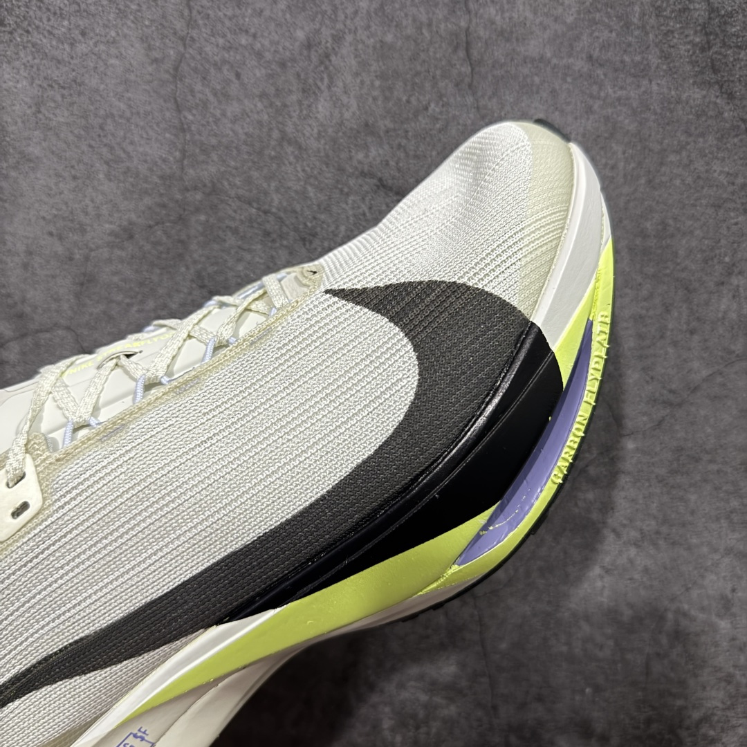 图片[6]-【碳科技纯原】耐克Nike ZoomX Streakfly 2 疾驰者2代系列低帮竞速轻质缓震透气休闲运动跑步鞋“ 市场顶级版本 跑鞋第一梯队 专业跑鞋‼️ 原标原盒 全掌真碳版 真Zoom X气垫 超薄针织鞋面 柔软缓震，nike Streakfly 2是一款专为短距离竞速设计的高性能跑鞋。日常穿着也是非常舒适，单只42码仅重126克，比前代减轻40克，接近田径钉鞋的轻盈感，适合追求速度的跑者。搭载全掌Flyplate碳纤维板，提供强劲推进力，配合ZoomX泡棉中底，能量回馈出色，滚动感顺滑。外底采用轻薄橡胶材质，抓地力出色，湿滑路面也能稳定发挥。工程精制网眼鞋面，透气性极佳，贴合脚部轮廓，减少闷热感。ZoomX泡棉中底兼顾缓震与回弹，适合短距离快速奔跑。Nike Streakfly 2是为追求速度的精英跑者或短距离竞速爱好者设计的高性能跑鞋，其轻盈、响应迅速的特点使其成为短距离比赛和训练的理想选择 货号： HF6416-002 尺码： 36 36.5 37.5 38 38.5 39 40 40.5 41 42 42.5 43 44 45 46-选品中心