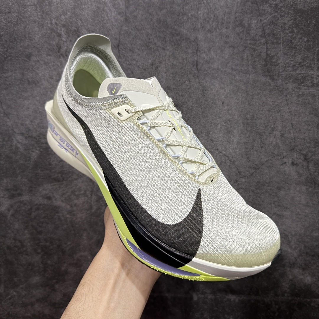 图片[3]-【碳科技纯原】耐克Nike ZoomX Streakfly 2 疾驰者2代系列低帮竞速轻质缓震透气休闲运动跑步鞋“ 市场顶级版本 跑鞋第一梯队 专业跑鞋‼️ 原标原盒 全掌真碳版 真Zoom X气垫 超薄针织鞋面 柔软缓震，nike Streakfly 2是一款专为短距离竞速设计的高性能跑鞋。日常穿着也是非常舒适，单只42码仅重126克，比前代减轻40克，接近田径钉鞋的轻盈感，适合追求速度的跑者。搭载全掌Flyplate碳纤维板，提供强劲推进力，配合ZoomX泡棉中底，能量回馈出色，滚动感顺滑。外底采用轻薄橡胶材质，抓地力出色，湿滑路面也能稳定发挥。工程精制网眼鞋面，透气性极佳，贴合脚部轮廓，减少闷热感。ZoomX泡棉中底兼顾缓震与回弹，适合短距离快速奔跑。Nike Streakfly 2是为追求速度的精英跑者或短距离竞速爱好者设计的高性能跑鞋，其轻盈、响应迅速的特点使其成为短距离比赛和训练的理想选择 货号： HF6416-002 尺码： 36 36.5 37.5 38 38.5 39 40 40.5 41 42 42.5 43 44 45 46-选品中心