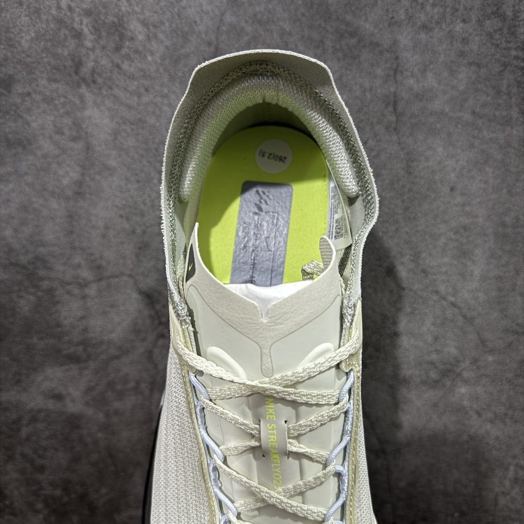 图片[8]-【碳科技纯原】耐克Nike ZoomX Streakfly 2 疾驰者2代系列低帮竞速轻质缓震透气休闲运动跑步鞋“ 市场顶级版本 跑鞋第一梯队 专业跑鞋‼️ 原标原盒 全掌真碳版 真Zoom X气垫 超薄针织鞋面 柔软缓震，nike Streakfly 2是一款专为短距离竞速设计的高性能跑鞋。日常穿着也是非常舒适，单只42码仅重126克，比前代减轻40克，接近田径钉鞋的轻盈感，适合追求速度的跑者。搭载全掌Flyplate碳纤维板，提供强劲推进力，配合ZoomX泡棉中底，能量回馈出色，滚动感顺滑。外底采用轻薄橡胶材质，抓地力出色，湿滑路面也能稳定发挥。工程精制网眼鞋面，透气性极佳，贴合脚部轮廓，减少闷热感。ZoomX泡棉中底兼顾缓震与回弹，适合短距离快速奔跑。Nike Streakfly 2是为追求速度的精英跑者或短距离竞速爱好者设计的高性能跑鞋，其轻盈、响应迅速的特点使其成为短距离比赛和训练的理想选择 货号： HF6416-002 尺码： 36 36.5 37.5 38 38.5 39 40 40.5 41 42 42.5 43 44 45 46-选品中心