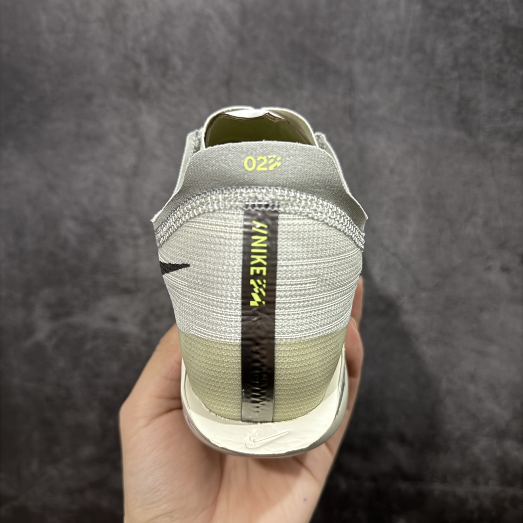 图片[4]-【碳科技纯原】耐克Nike ZoomX Streakfly 2 疾驰者2代系列低帮竞速轻质缓震透气休闲运动跑步鞋“ 市场顶级版本 跑鞋第一梯队 专业跑鞋‼️ 原标原盒 全掌真碳版 真Zoom X气垫 超薄针织鞋面 柔软缓震，nike Streakfly 2是一款专为短距离竞速设计的高性能跑鞋。日常穿着也是非常舒适，单只42码仅重126克，比前代减轻40克，接近田径钉鞋的轻盈感，适合追求速度的跑者。搭载全掌Flyplate碳纤维板，提供强劲推进力，配合ZoomX泡棉中底，能量回馈出色，滚动感顺滑。外底采用轻薄橡胶材质，抓地力出色，湿滑路面也能稳定发挥。工程精制网眼鞋面，透气性极佳，贴合脚部轮廓，减少闷热感。ZoomX泡棉中底兼顾缓震与回弹，适合短距离快速奔跑。Nike Streakfly 2是为追求速度的精英跑者或短距离竞速爱好者设计的高性能跑鞋，其轻盈、响应迅速的特点使其成为短距离比赛和训练的理想选择 货号： HF6416-002 尺码： 36 36.5 37.5 38 38.5 39 40 40.5 41 42 42.5 43 44 45 46-选品中心